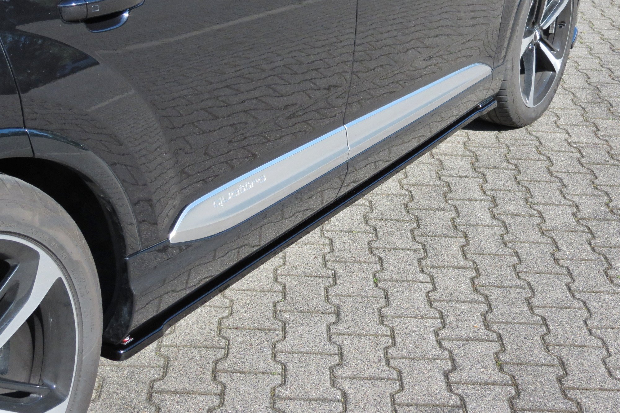 Seitenschweller Ansatz für Audi SQ7 / Q7 S-Line Mk.2 schwarz Hochglanz