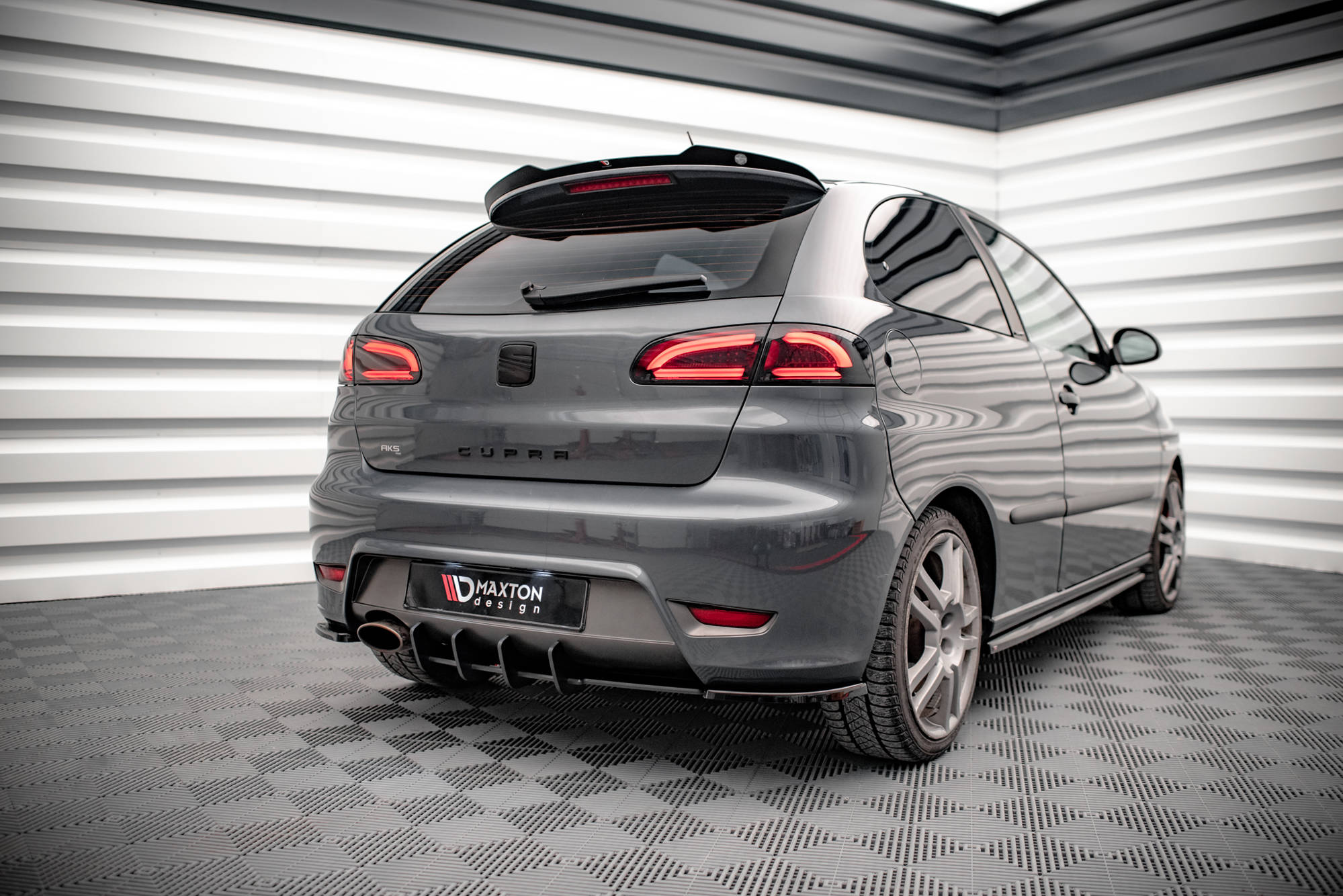 Heck Spoiler Aufsatz Abrisskante passend für Seat Ibiza CUPRA Mk3 schwarz Hochglanz