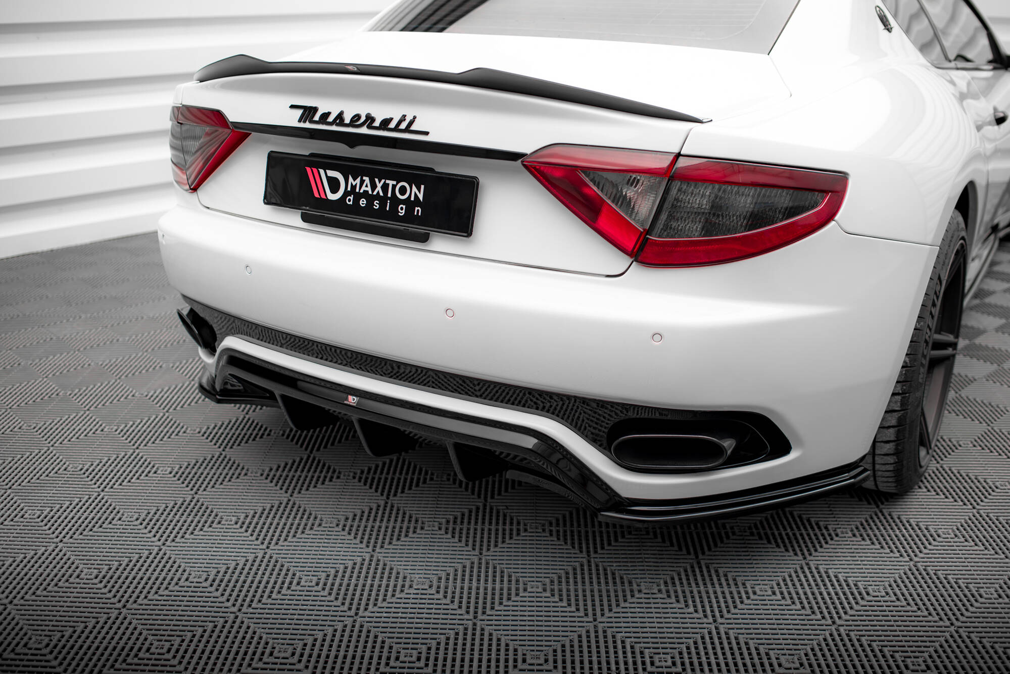 Heckansatz Diffusor passend für Maserati Granturismo Mk1 schwarz Hochglanz