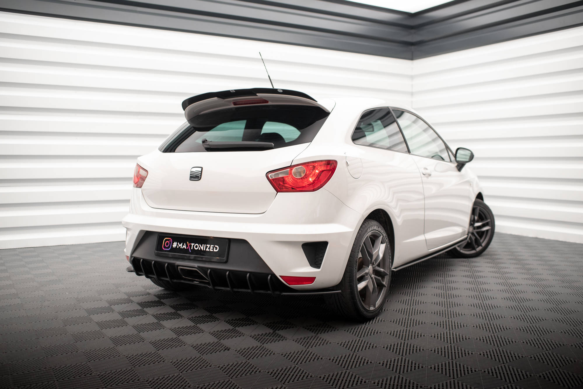 Spoiler CAP für SEAT IBIZA 4 SPORTCOUPE vor Facelift schwarz Hochglanz