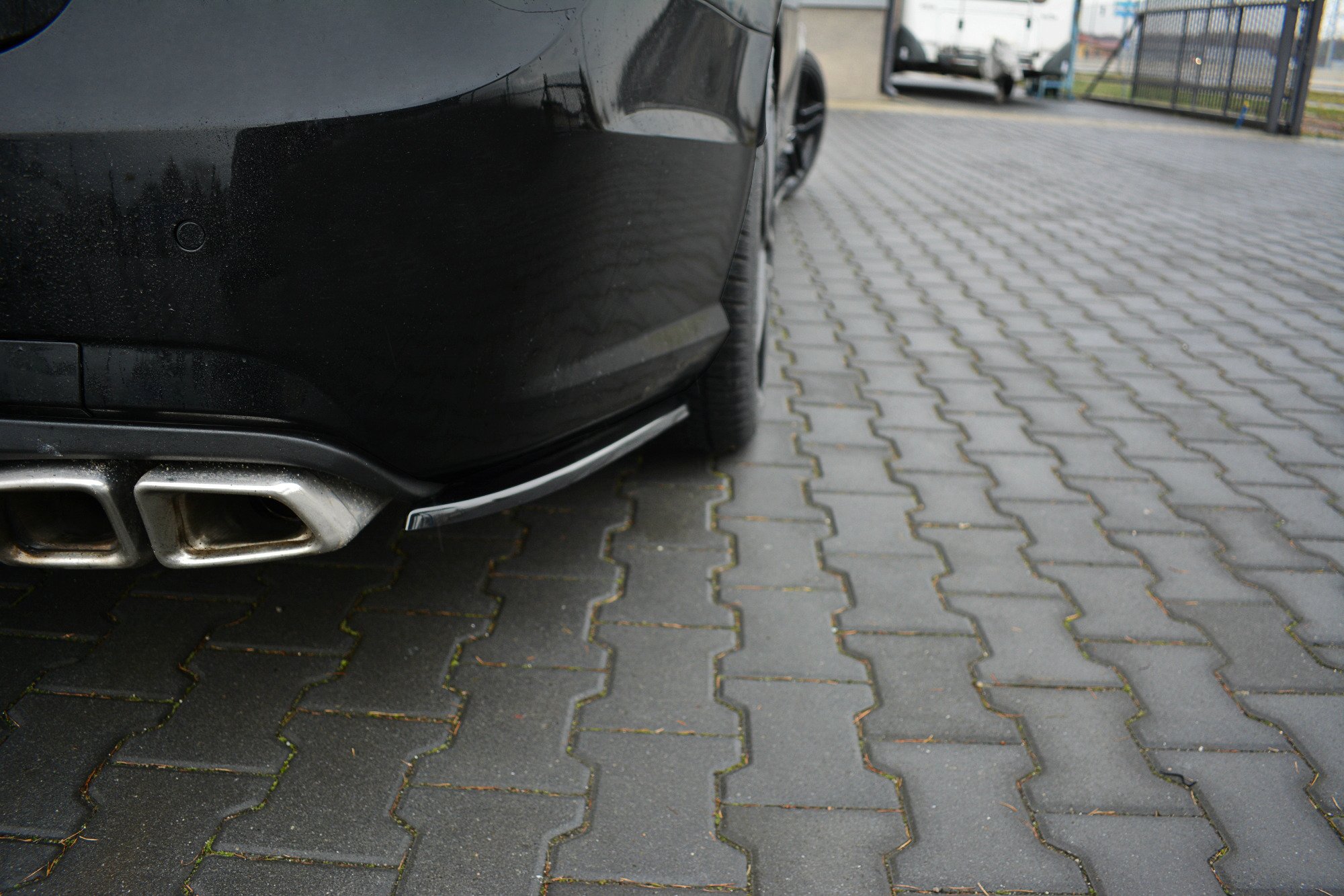 Heck Ansatz Flaps Diffusor für Mercedes-Benz E63 AMG W212 schwarz Hochglanz