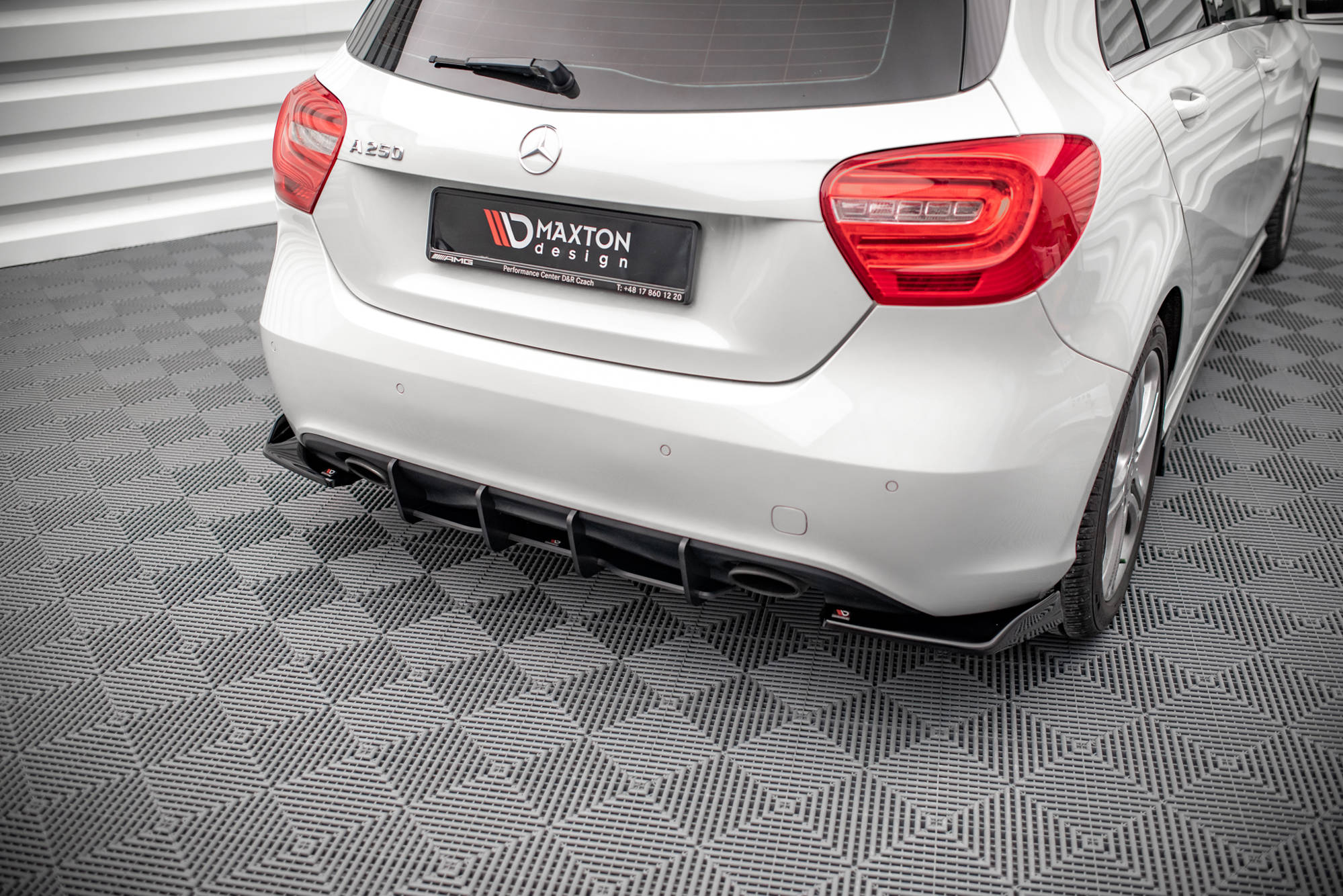 Street Pro Heckschürze Heck Ansatz Diffusor passend für Mercedes A W176 rot