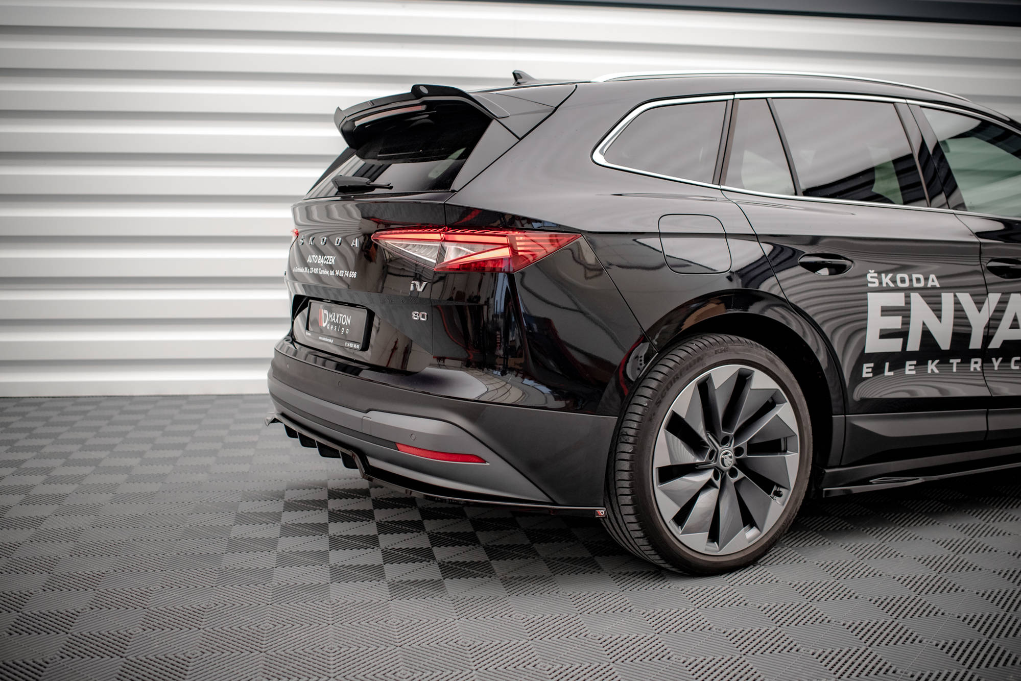 Street+ Mittlerer Diffusor RACE Heck Ansatz passend für Skoda Enyaq iV schwarz Hochglanz