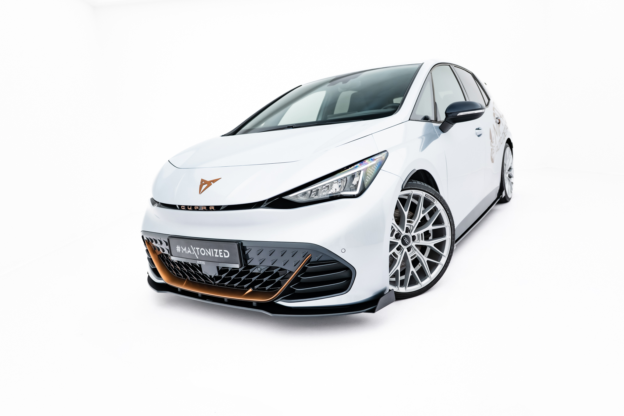 Frontlippe passend für CUPRA Born Mk1 roter Kern + Hochglanz Flaps