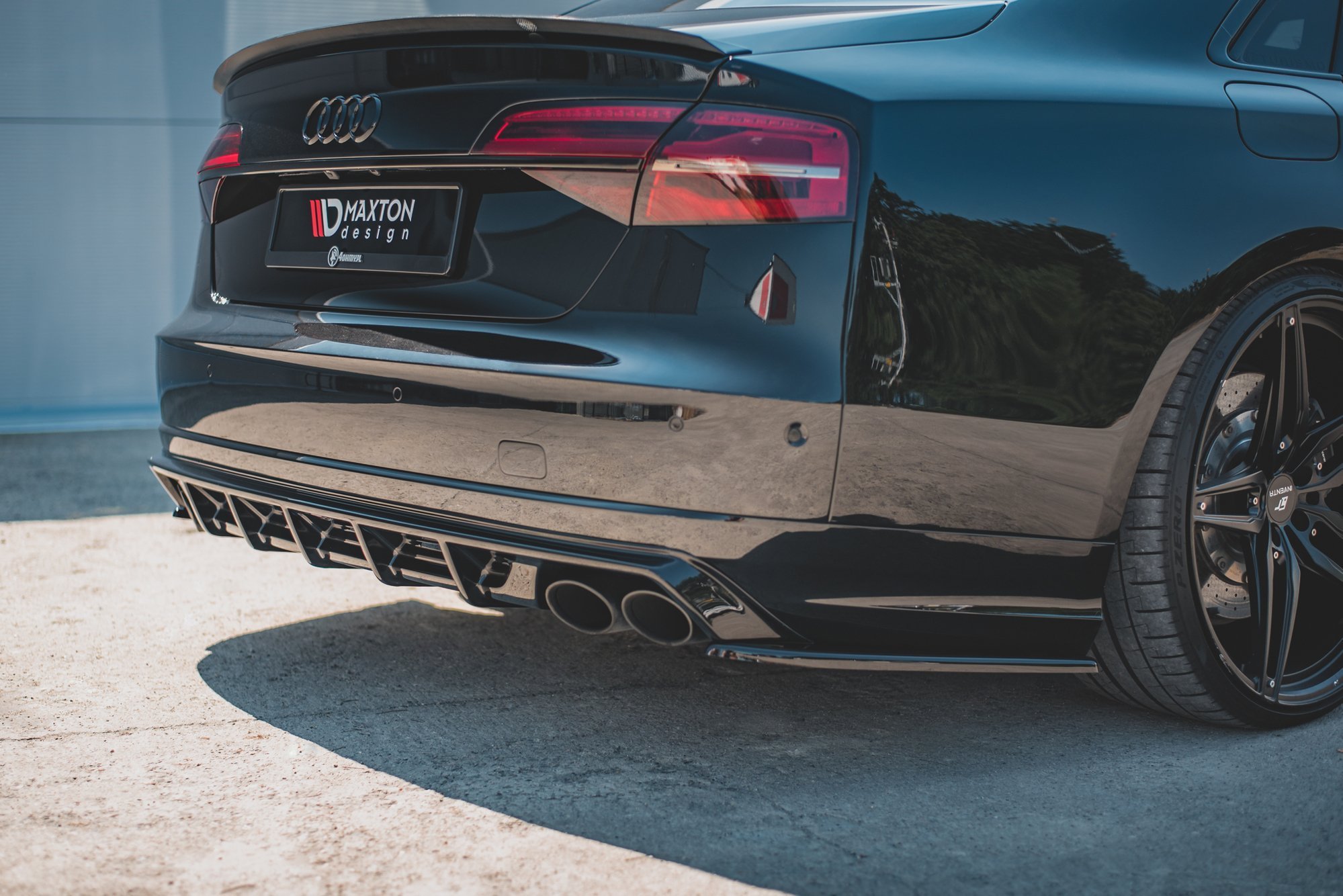 Heck Ansatz Flaps Diffusor V.2 für Audi S8 D4 Facelift schwarz Hochglanz