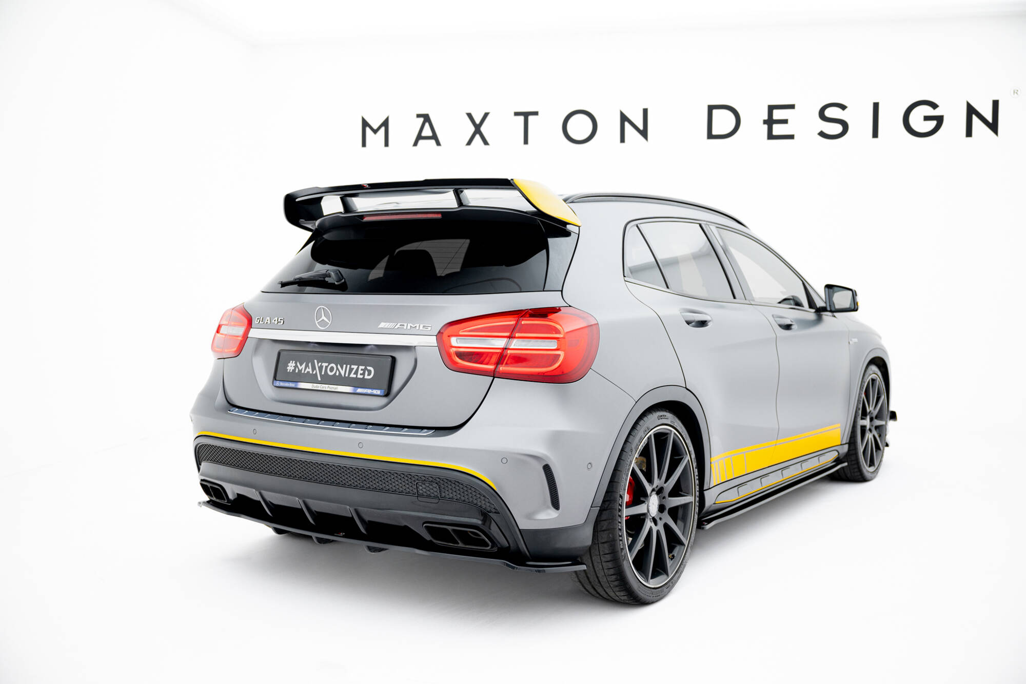 Spoiler CAP für Mercedes-Benz GLA 45 AMG schwarz Hochglanz