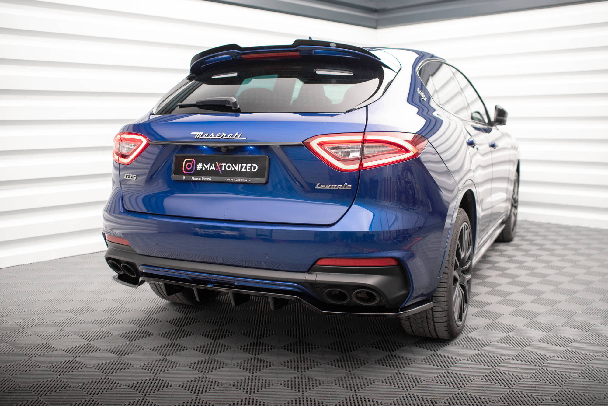 Diffusor Heckansatz passend für Maserati Levante GTS Mk1 schwarz Hochglanz