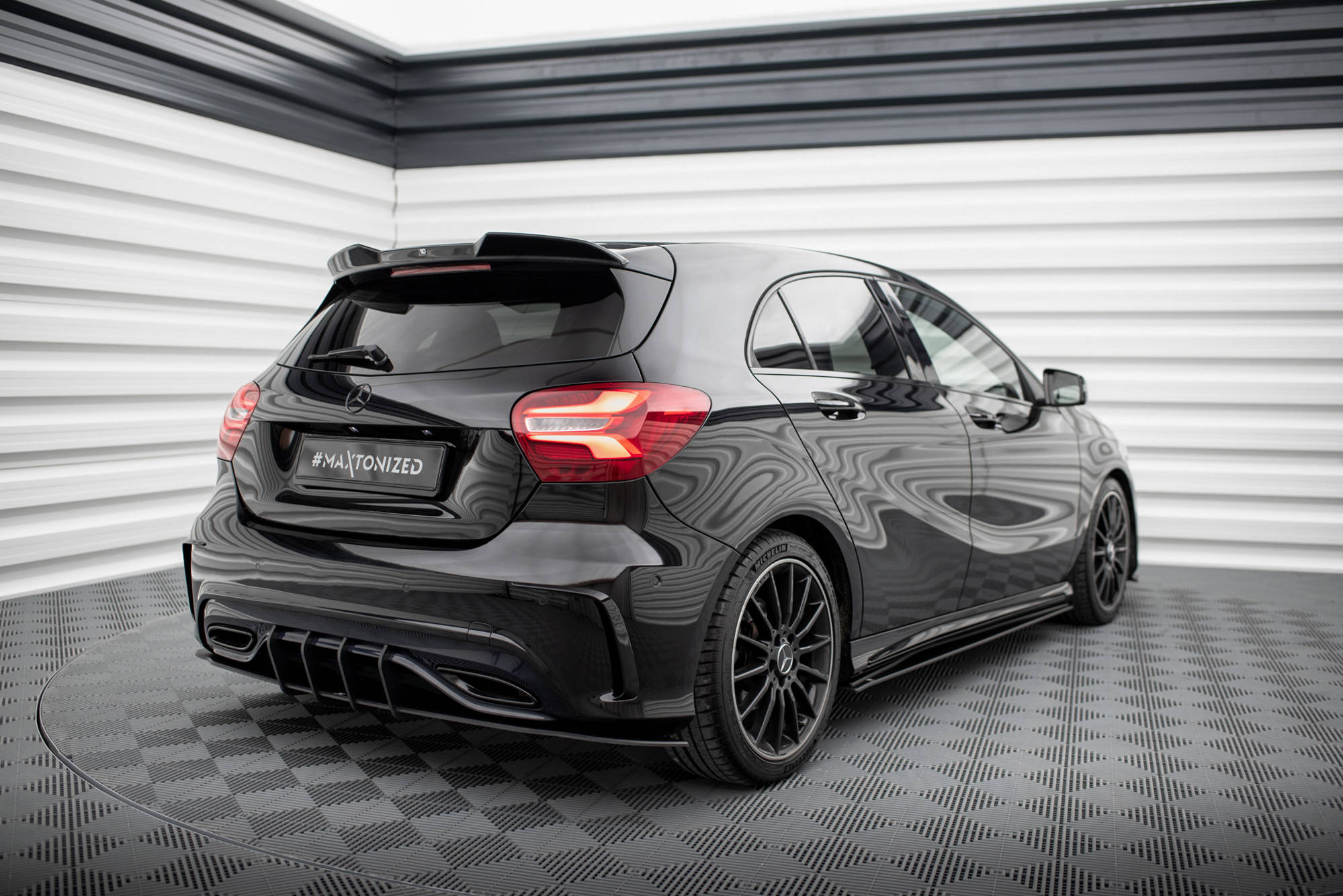 Street Pro Heckschürze Heck Ansatz Diffusor passend für Mercedes A AMG-Line W176 FL