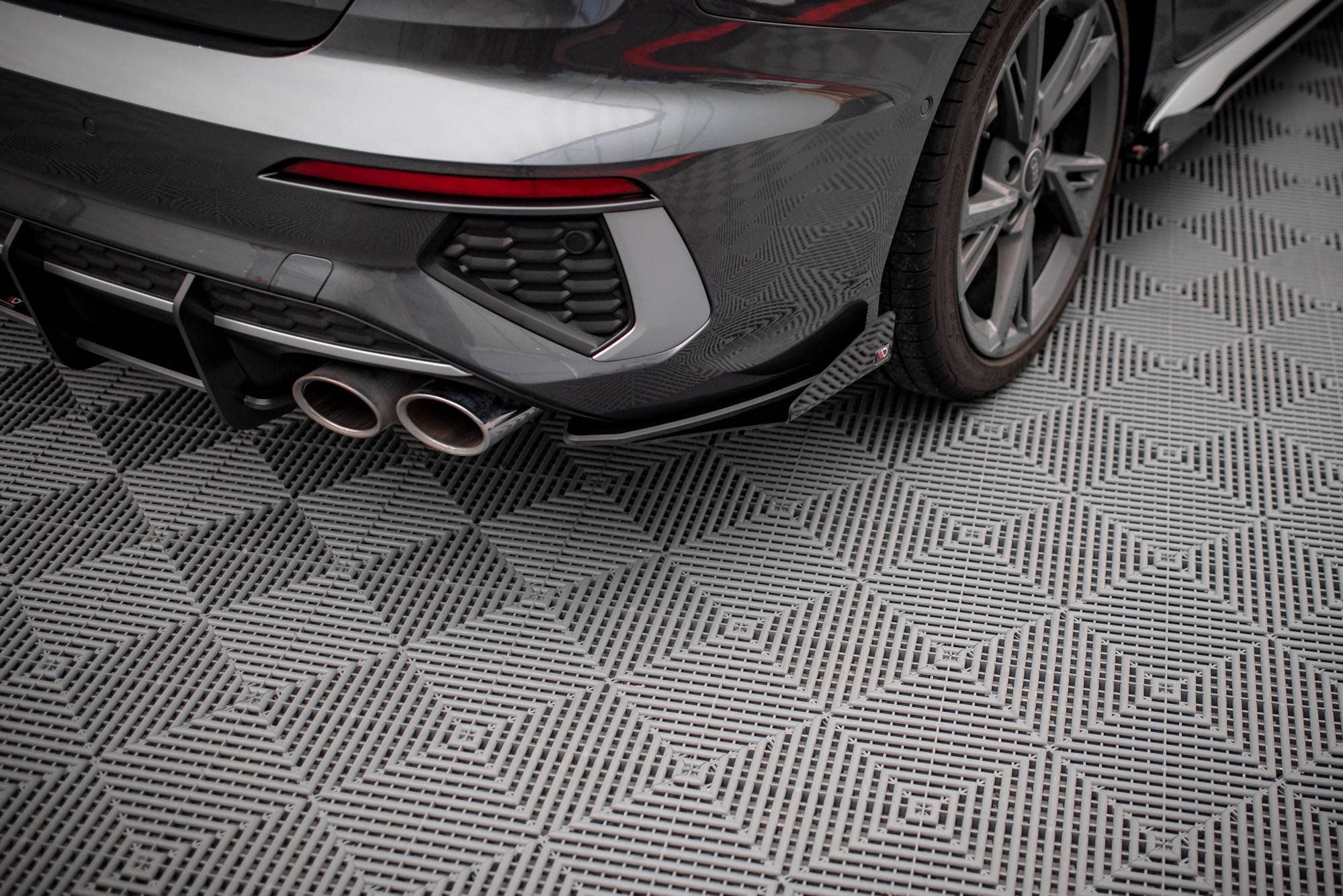 Street Pro Heck Ansatz Flaps passend für Audi S3 Limousine 8Y schwarz Hochglanz