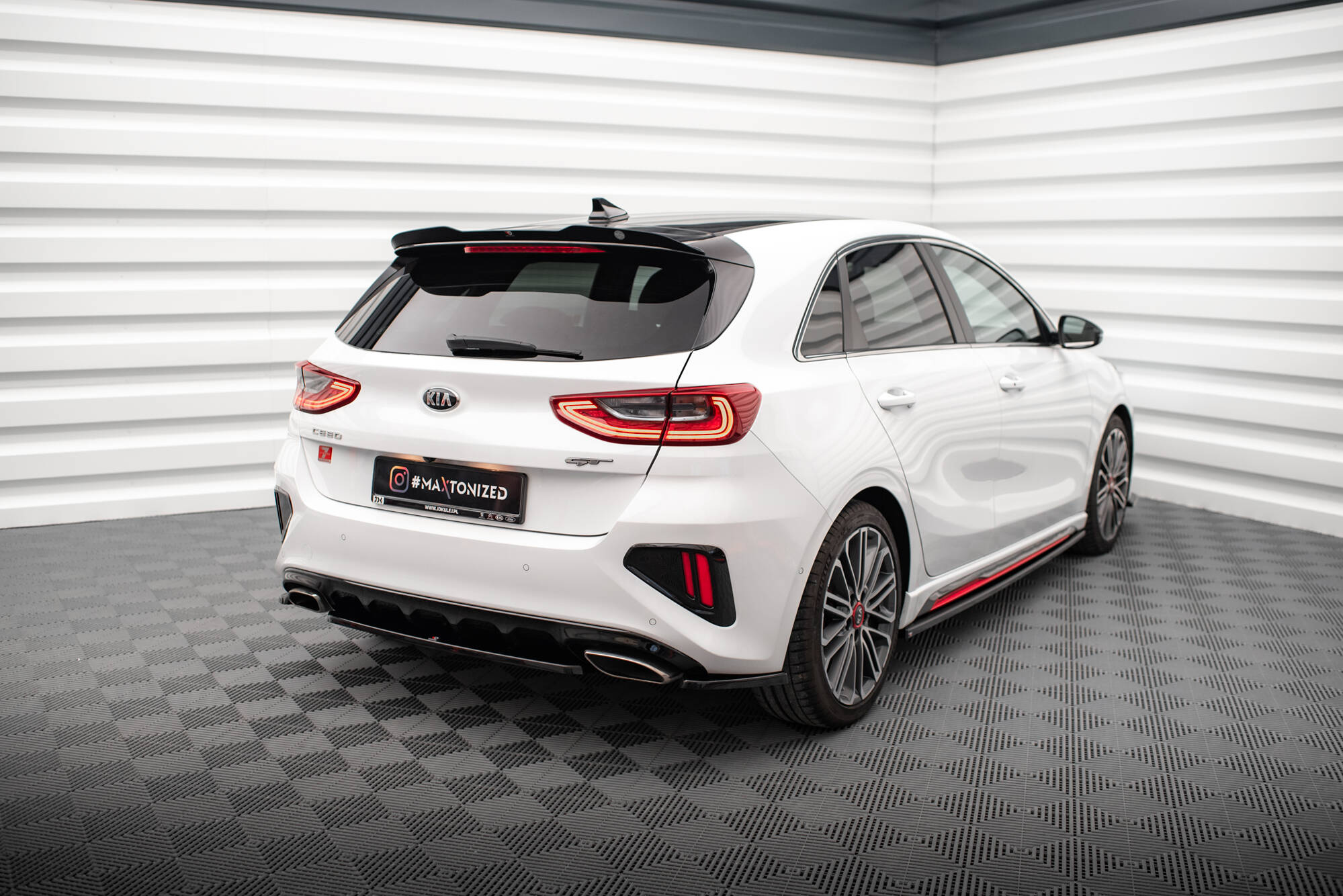 Street+ Heck Ansatz Flaps passend für Kia Ceed GT Mk3 schwarz Hochglanz
