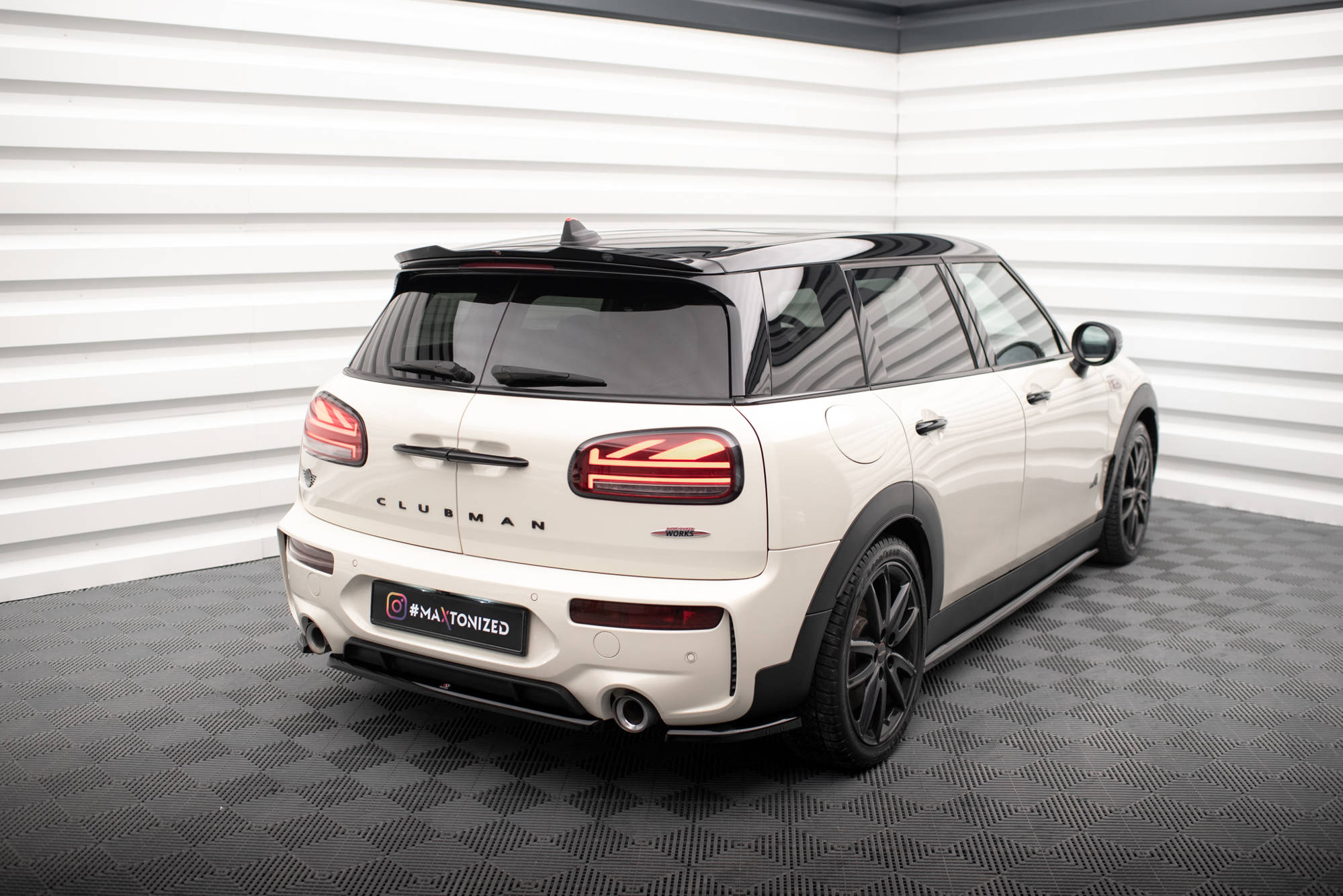 Street+ Mittlerer Diffusor Heck Ansatz passend für Mini Cooper Clubman John Cooper Works F54 FL schwarz Hochglanz