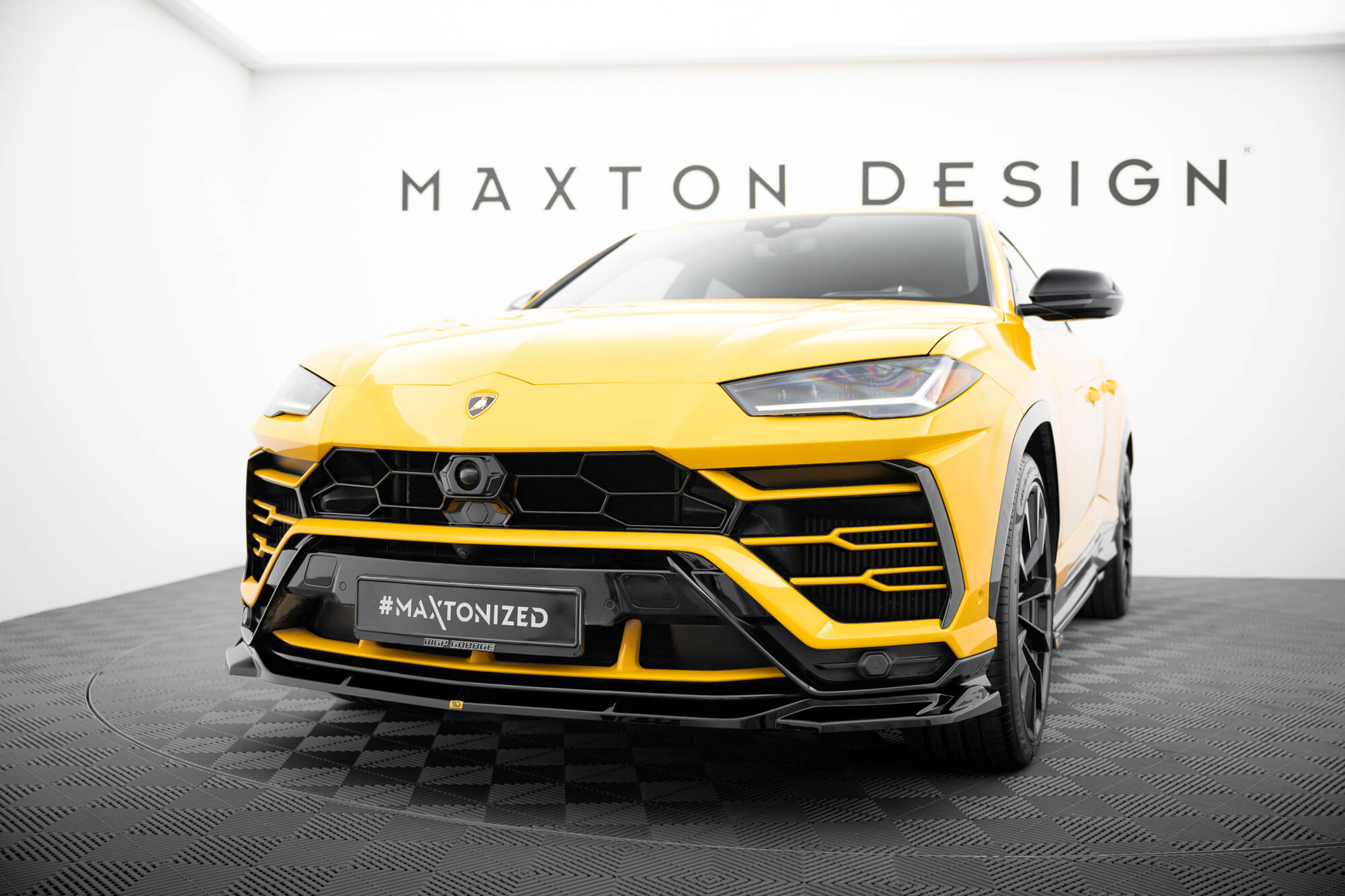 Frontlippe V.3 passend für Lamborghini Urus Mk1 schwarz Hochglanz