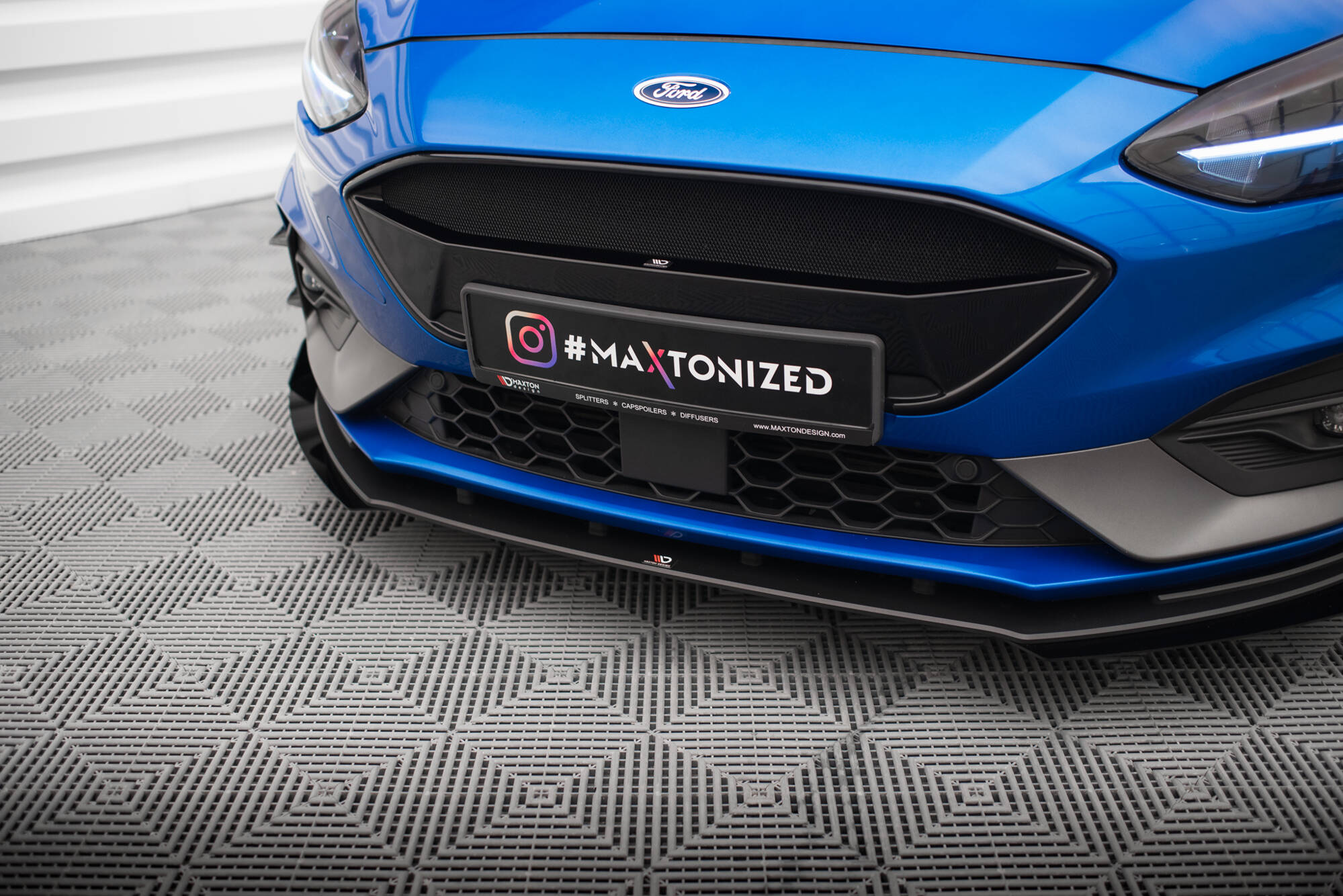 Street Pro Front Ansatz für + Flaps für Ford Focus ST / ST-Line Mk4 schwarz Hochglanz
