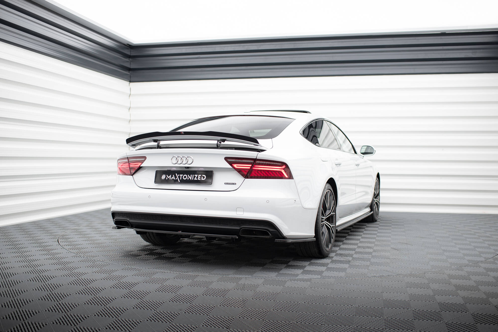 Heck Ansatz Flaps Diffusor V.3 für Mercedes-Benz V-Klasse AMG-Line W447 Facelift schwarz Hochglanz