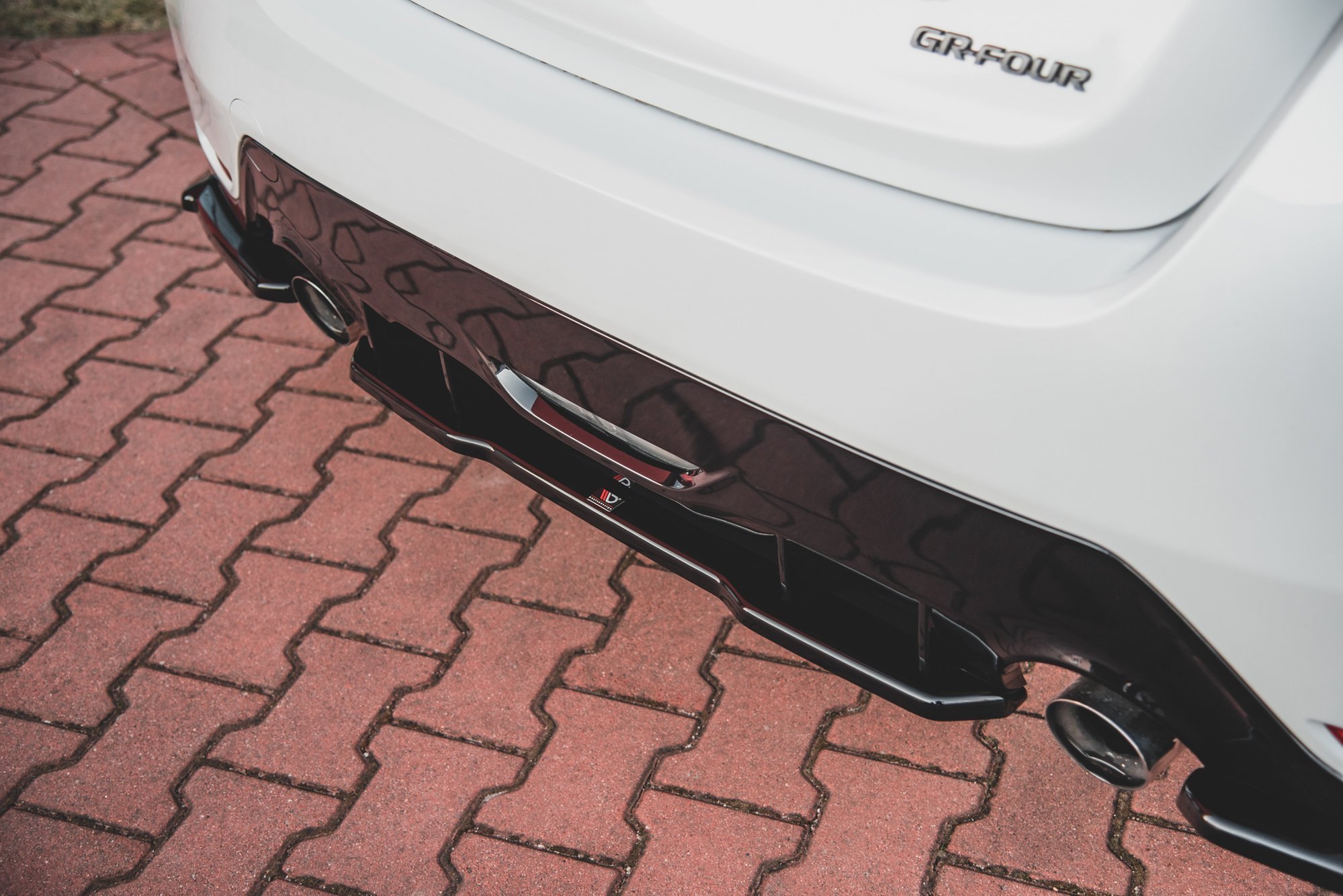 Street+ Mittlerer Diffusor Heck Ansatz RACE passend für Toyota GR Yaris Mk4 Carbon Look