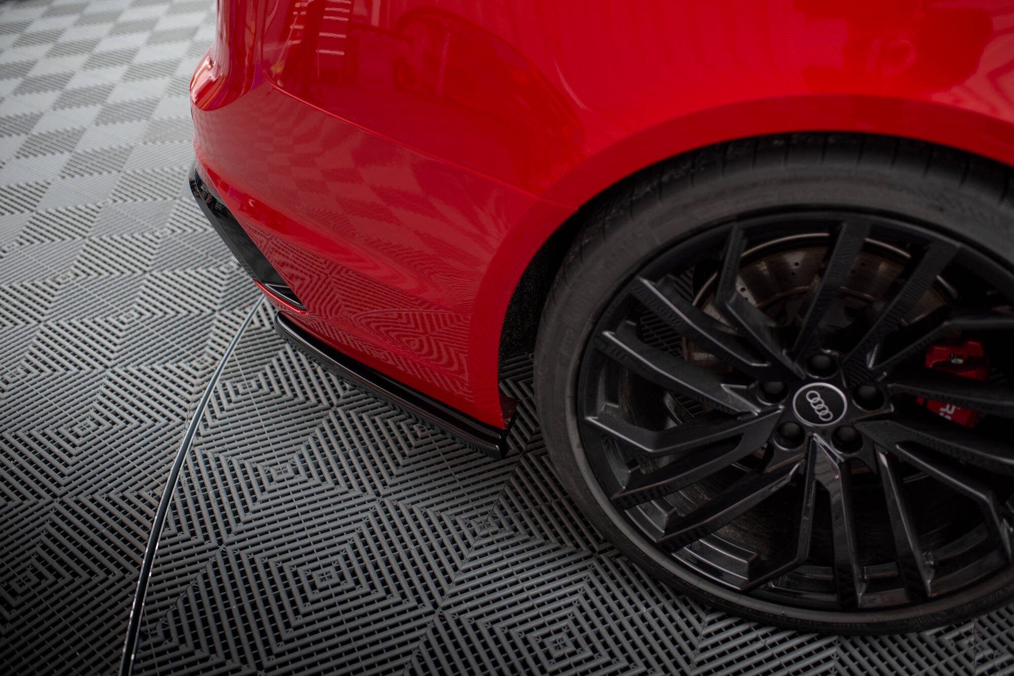 Heck Ansatz Flaps Diffusor für Audi RS4 B9 / B9 Facelift schwarz Hochglanz