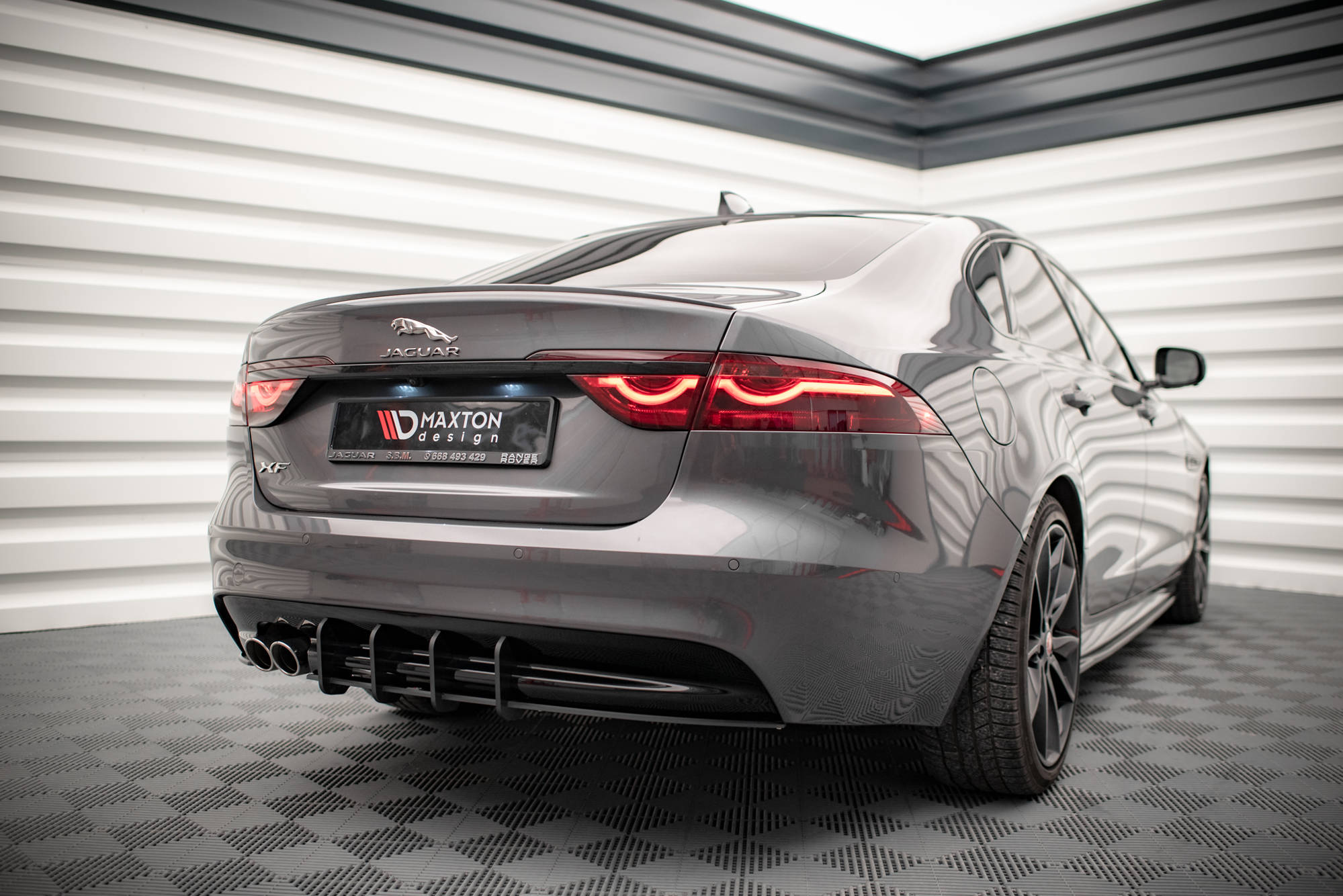 Street Pro Heckschürze Heck Ansatz Diffusor passend für Jaguar XF R-Sport Mk2 schwarz-rot