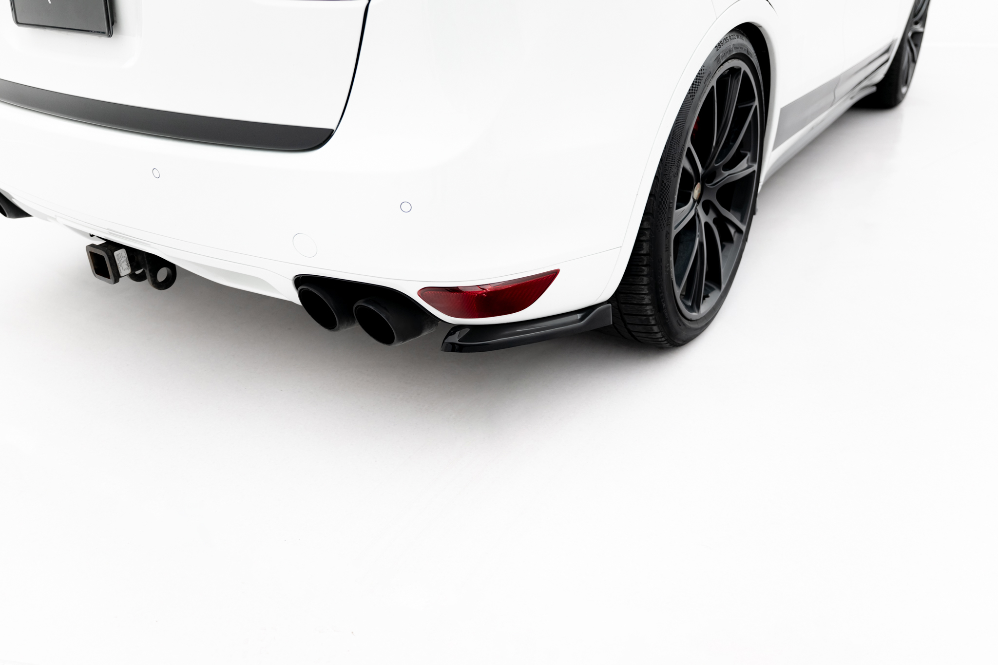 Street+ Heck Ansatz Flaps passend für Porsche Cayenne Turbo / Standard Mk2 schwarz Hochglanz