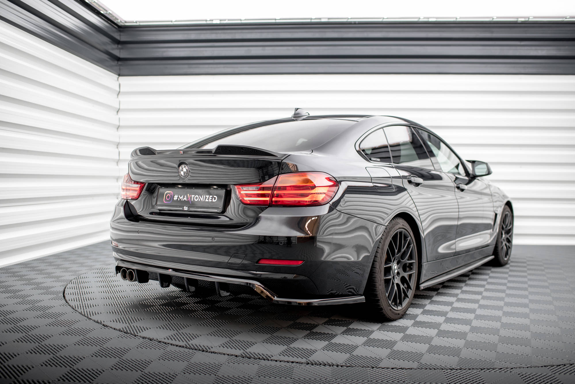 Street+ Mittlerer Diffusor RACE Heck Ansatz passend für BMW 4er Gran Coupe F36 schwarz Hochglanz