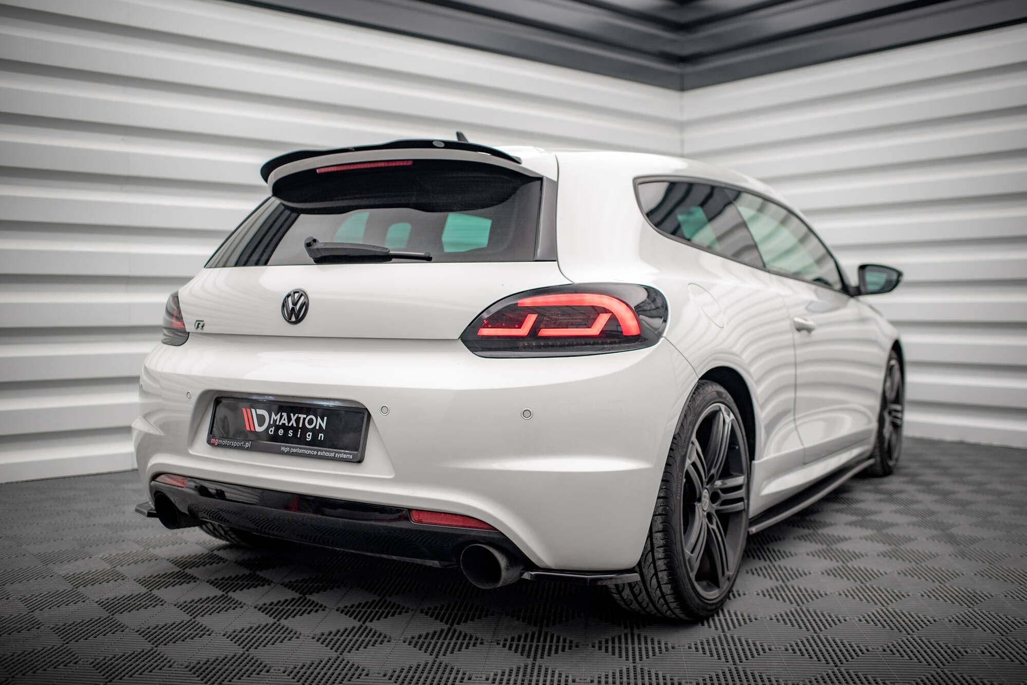 Heck Ansatz Flaps Diffusor für VW SCIROCCO R schwarz Hochglanz