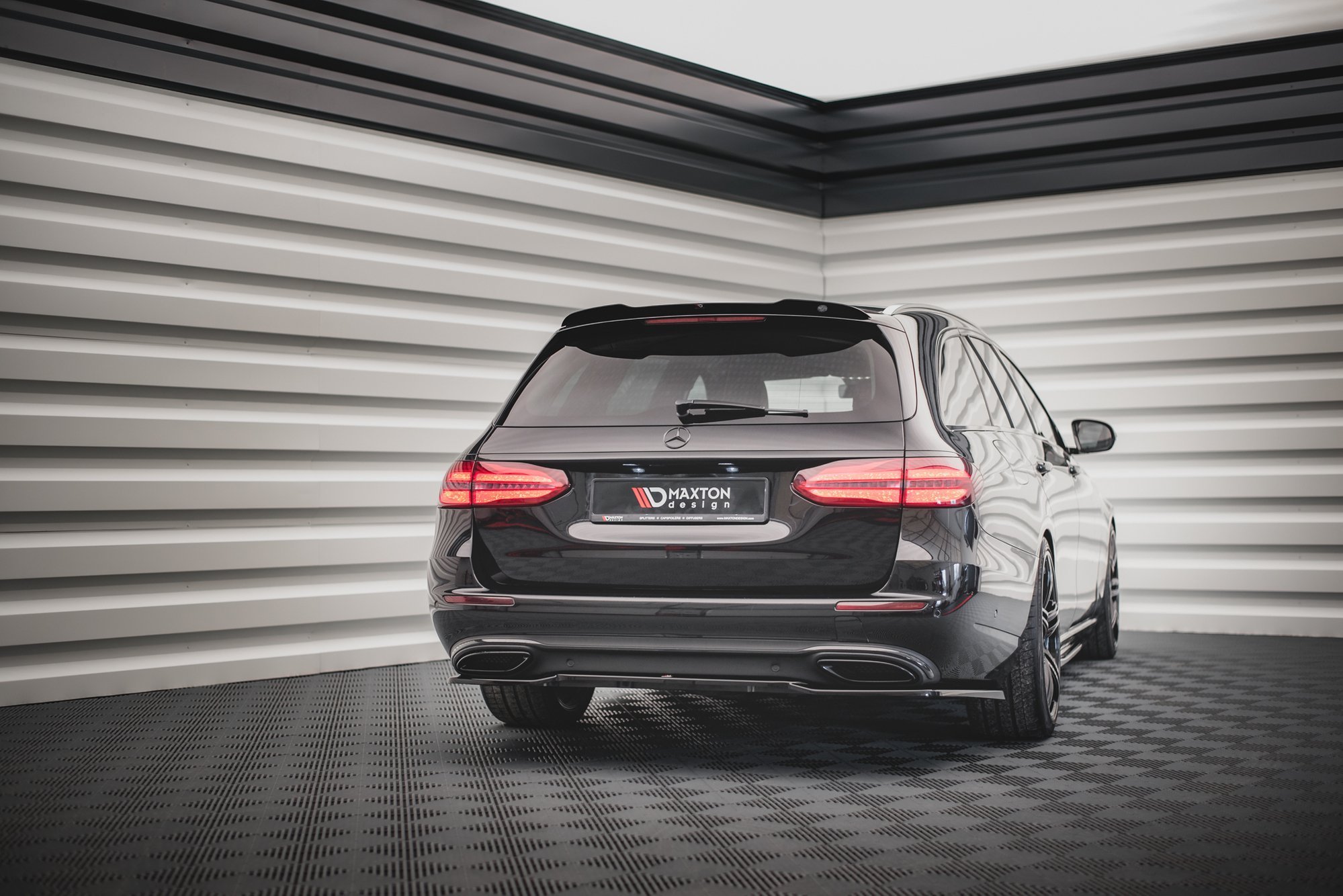 Street+ Mittlerer Diffusor Heck Ansatz passend für Mercedes E W213 schwarz Hochglanz