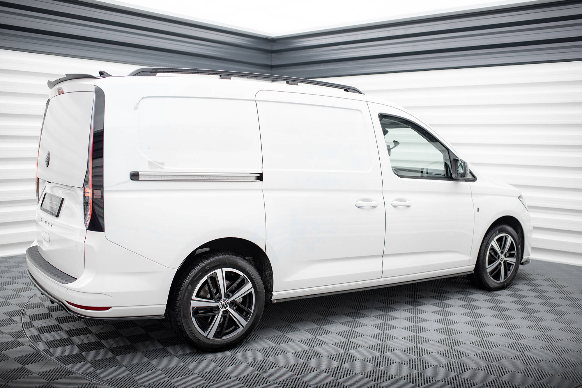 Street+ Seitenschweller Leisten passend für VW Caddy Maxi Mk5 schwarz Hochglanz