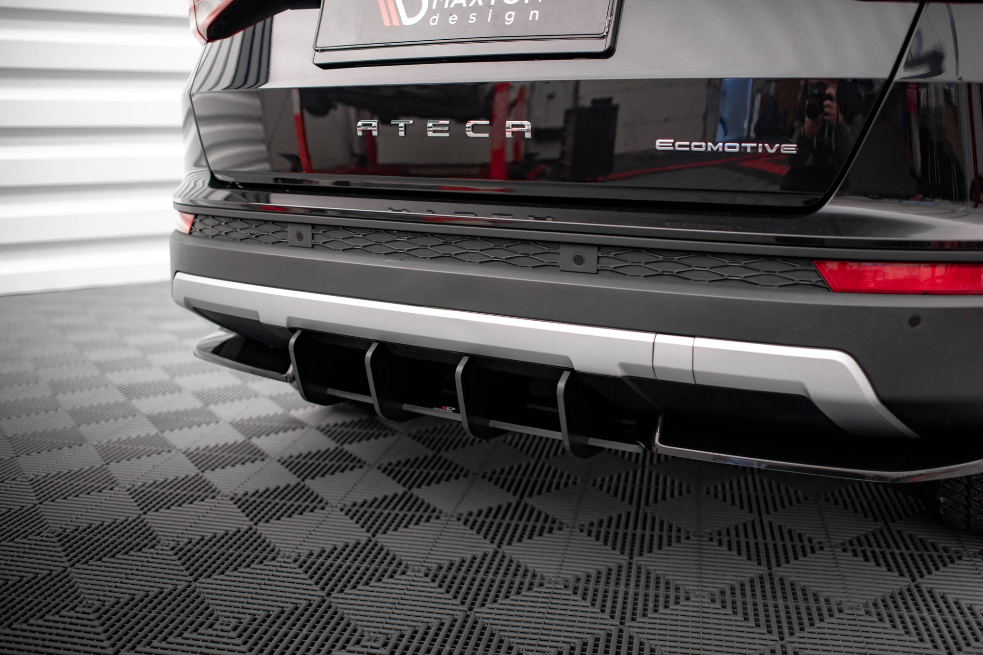 Street Pro Heckschürze Heck Ansatz Diffusor passend für Seat Ateca Mk1 schwarz-rot