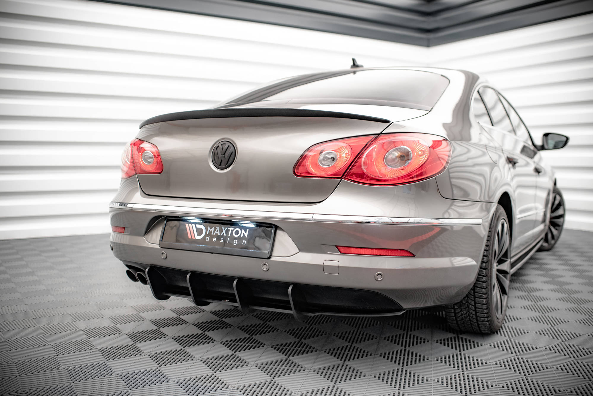 Street Pro Heckschürze Heck Ansatz Diffusor passend für VW Passat CC schwarz-rot