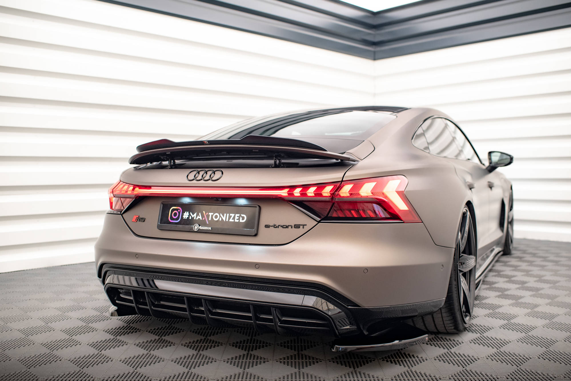 Heck Spoiler Aufsatz Abrisskante passend für Audi e-Tron GT / RS GT RS Mk1 schwarz Hochglanz