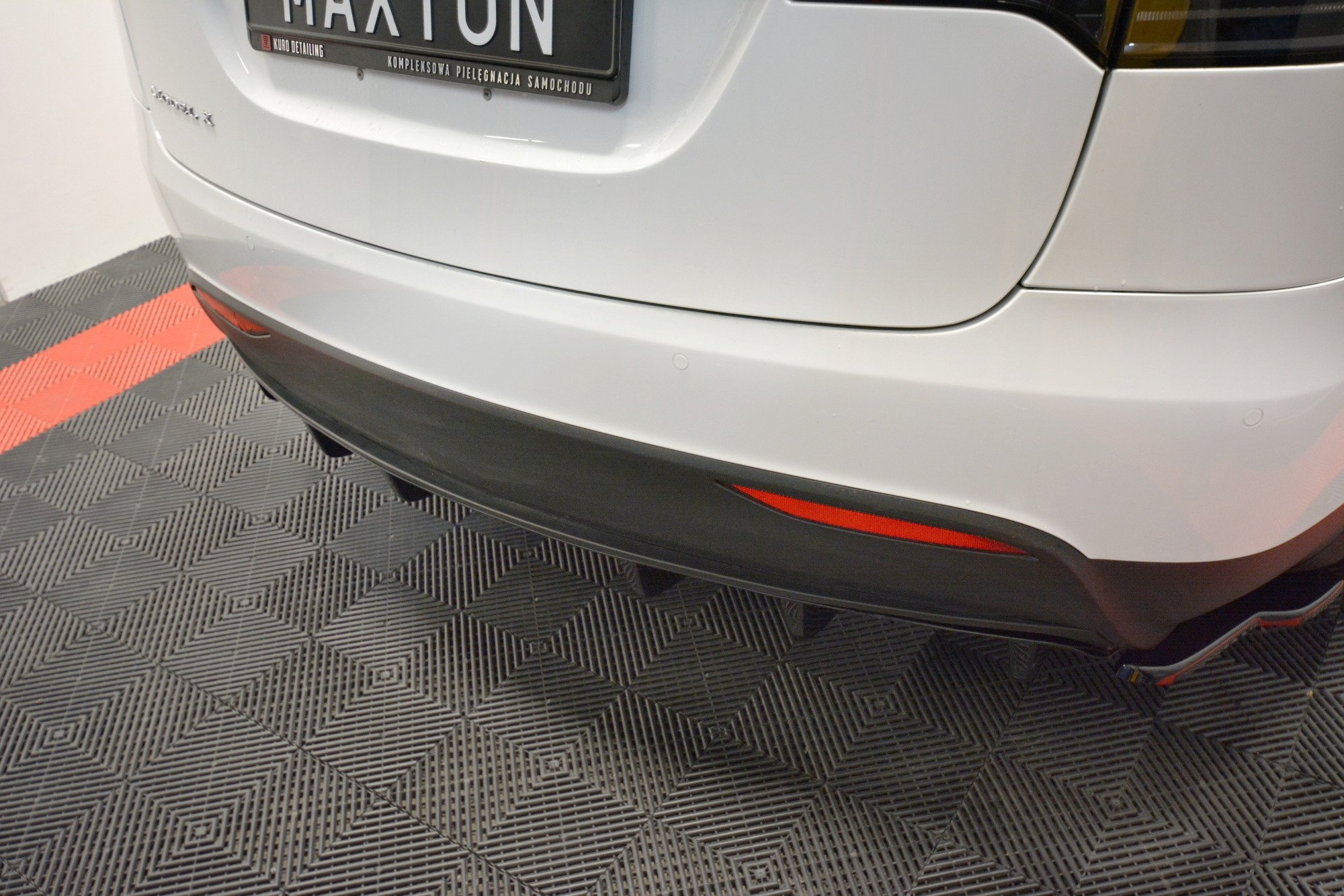 Heckansatz Diffusor passend für Tesla MODEL X schwarz Hochglanz