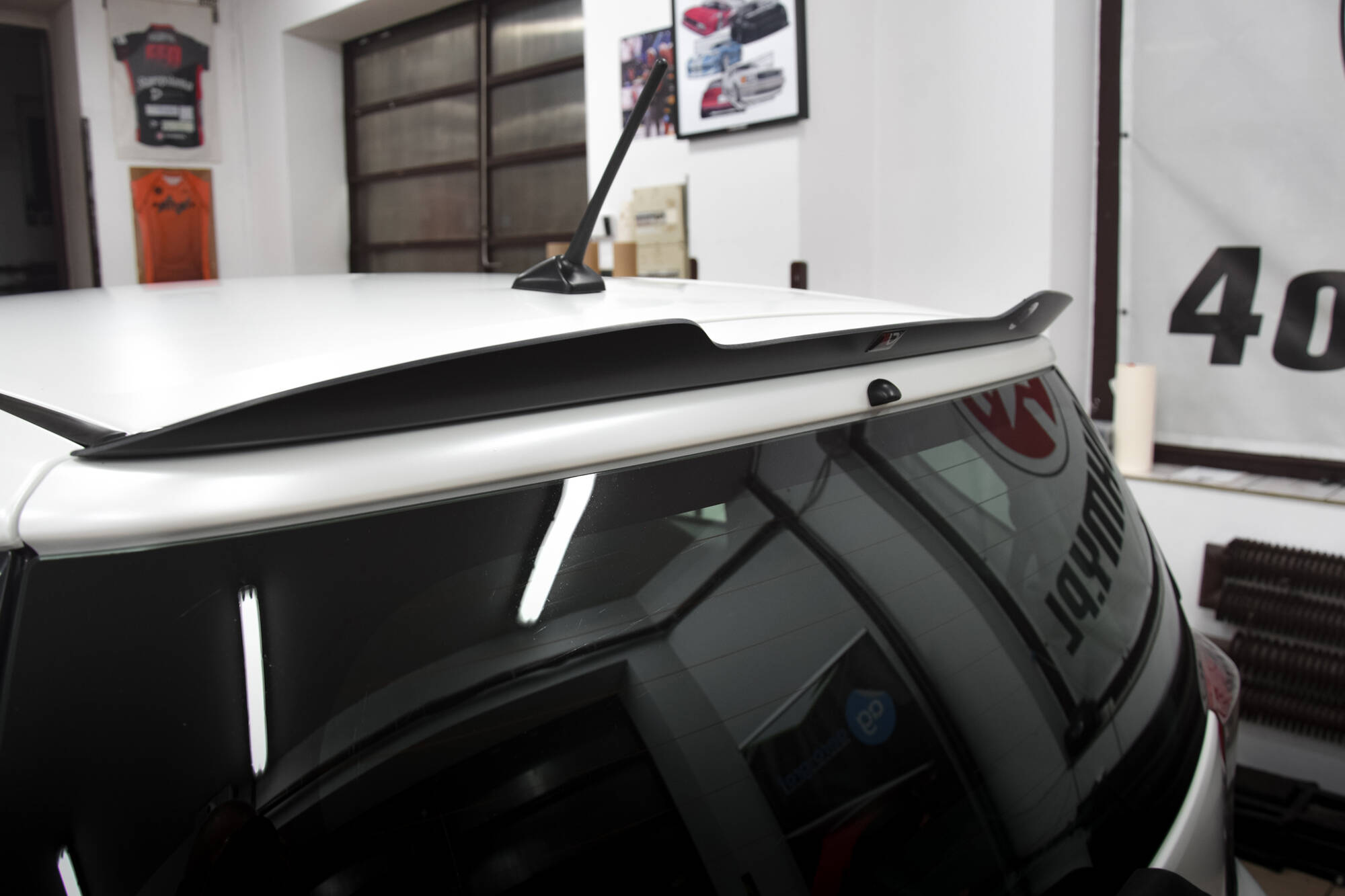 Heck Spoiler Aufsatz Abrisskante passend für Toyota IQ schwarz Hochglanz
