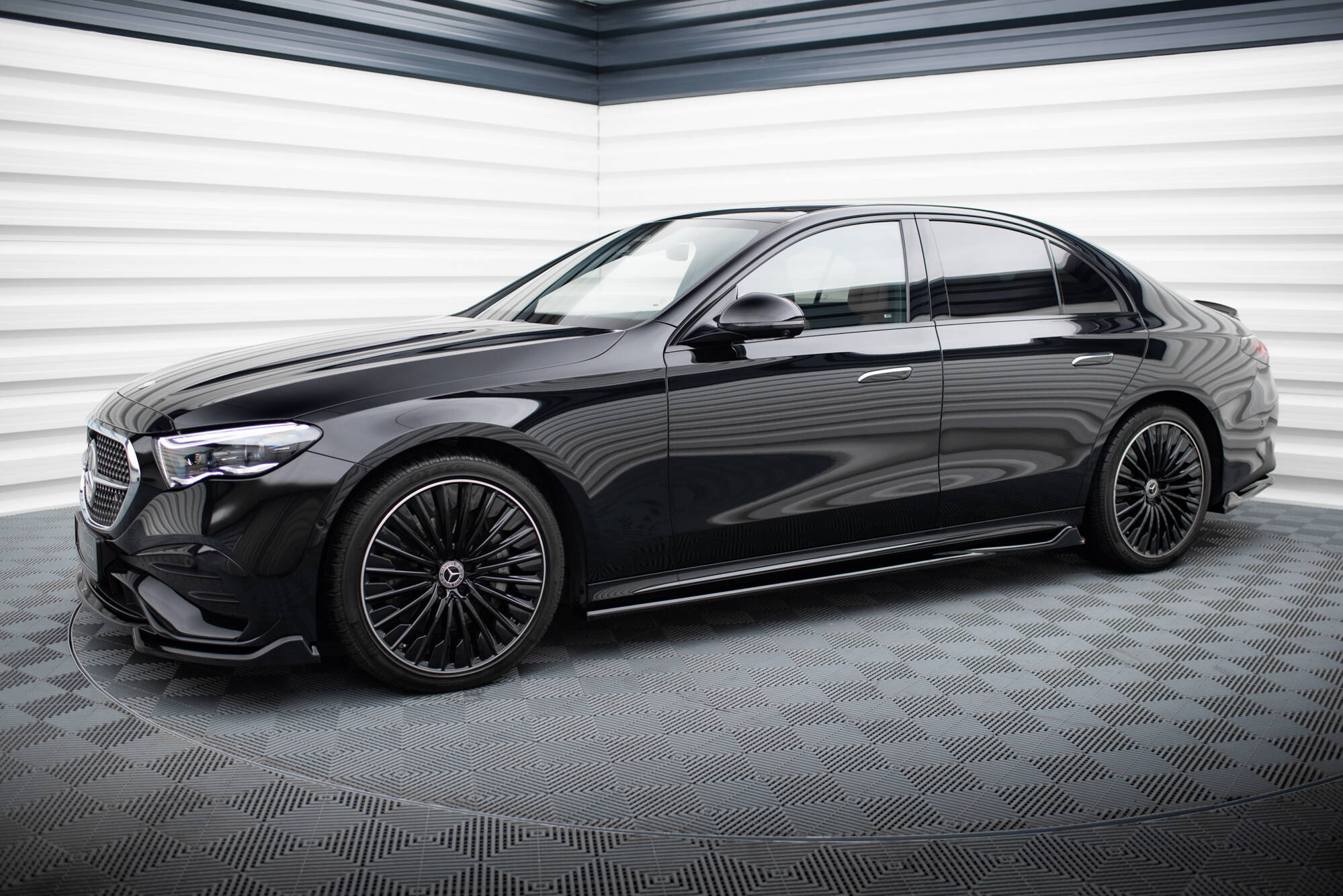 Street+ Seitenschweller Leisten passend für Mercedes E AMG-Line W214 schwarz Hochglanz