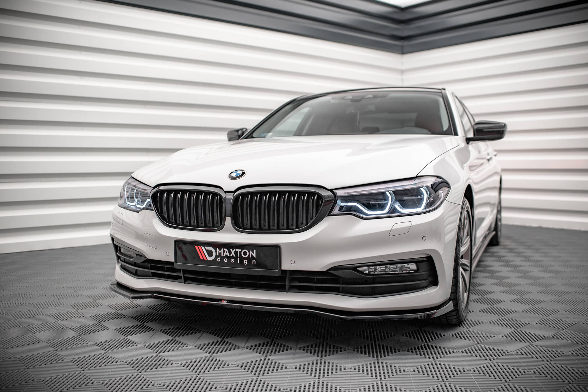 Street+ Spoilerlippe Front Ansatz V.1 passend für BMW 5er G30 / G31 schwarz Hochglanz
