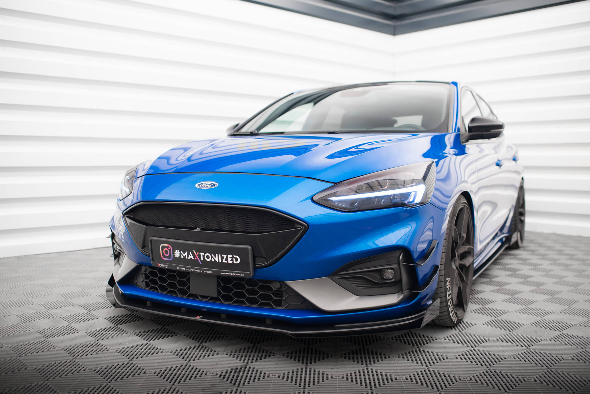 Street Pro Front Ansatz für + Flaps für Ford Focus ST / ST-Line Mk4 schwarz Hochglanz