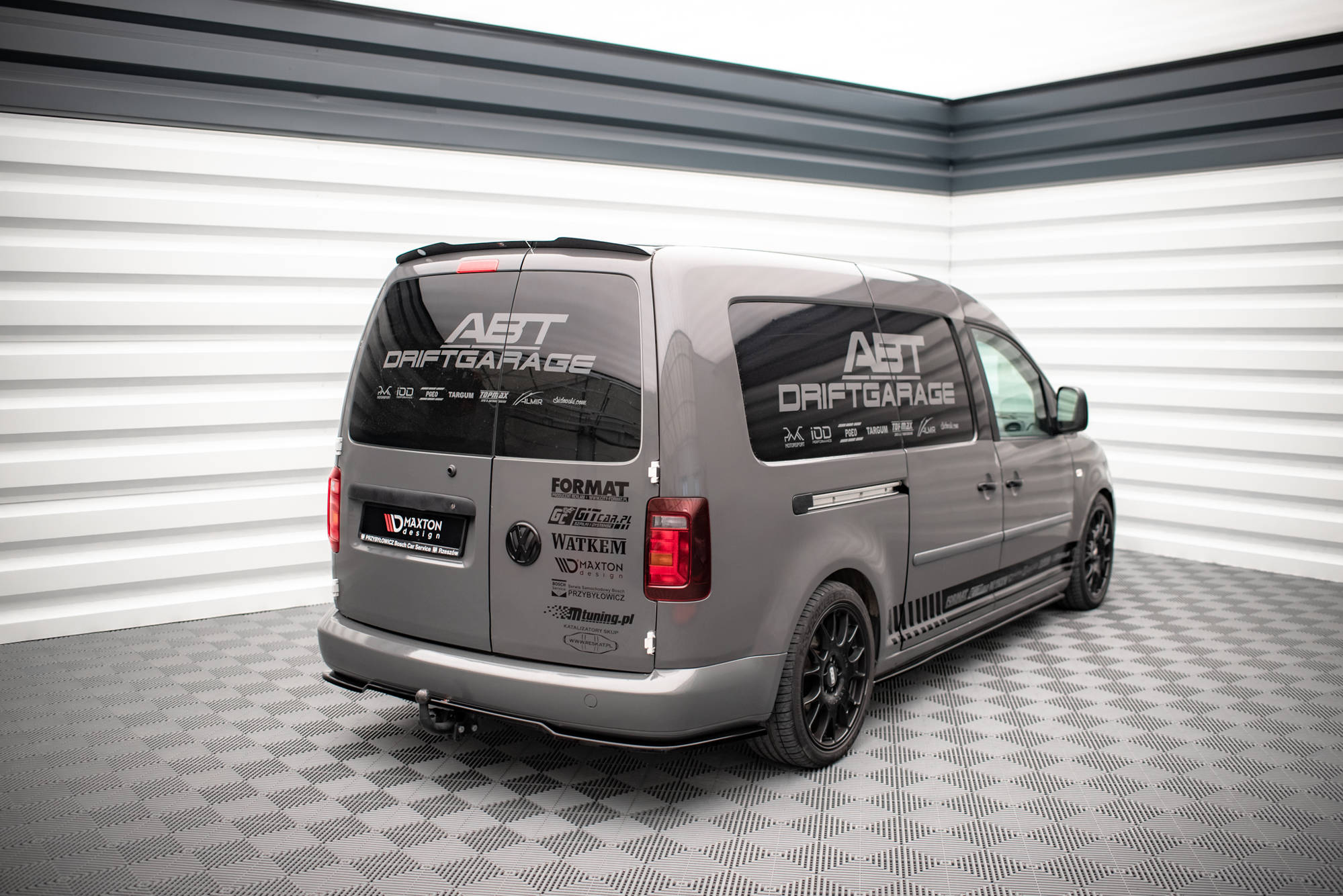 Street+ Mittlerer Diffusor Heck Ansatz RACE passend für VW Caddy Mk3 FL Carbon Look