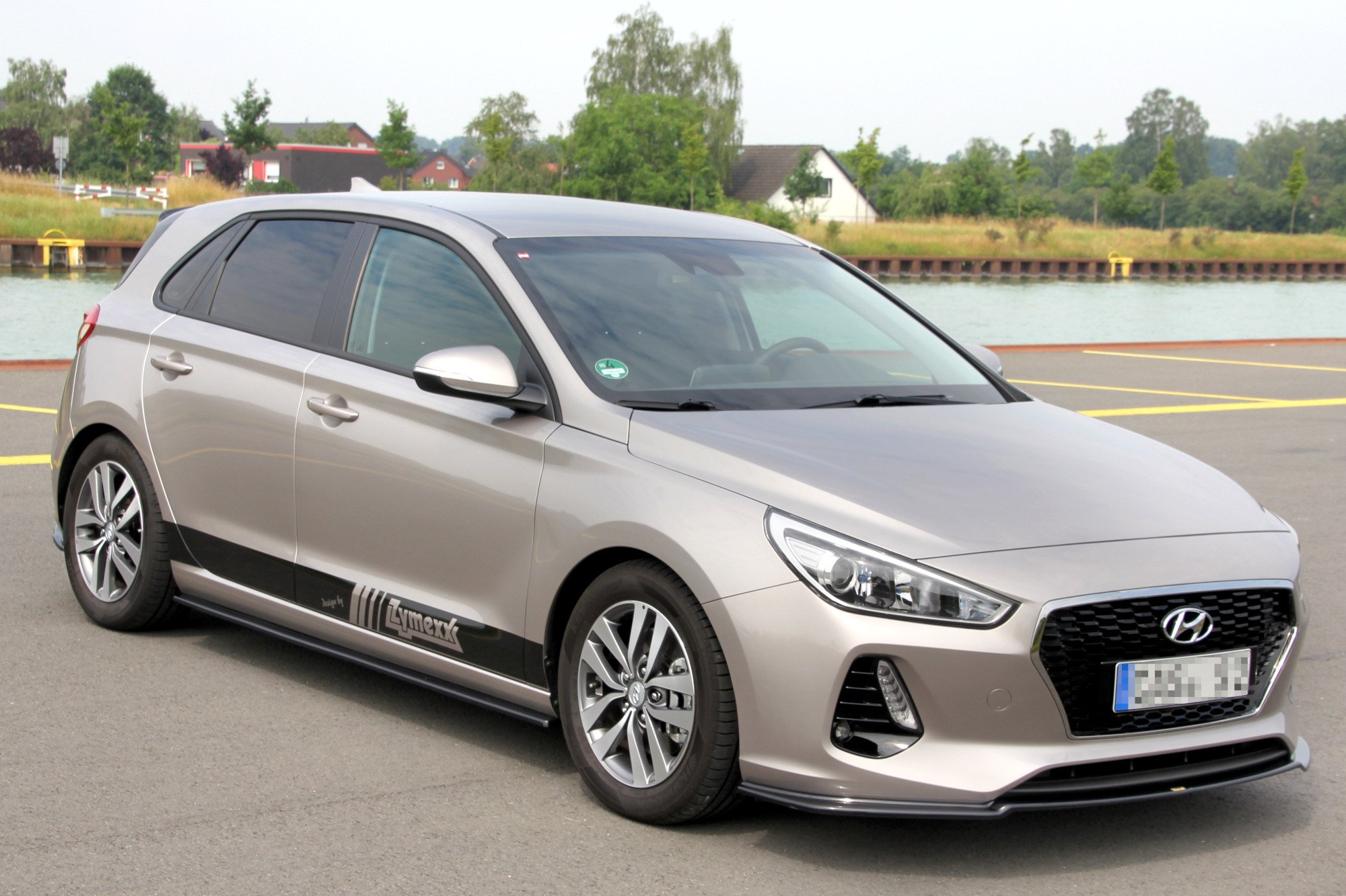 Front Ansatz V.1 für HYUNDAI I30 MK3 HATCHBACK schwarz Hochglanz