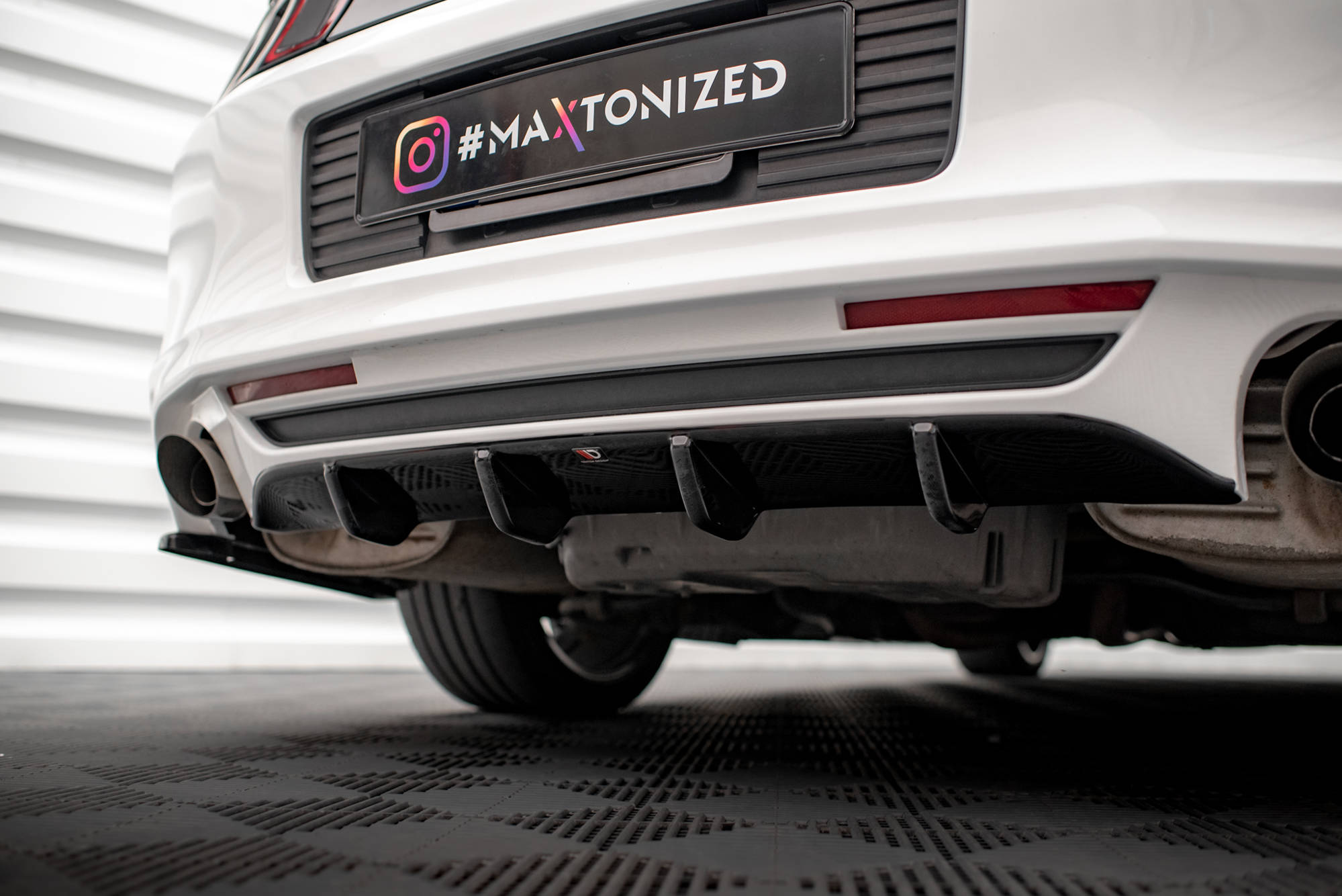 Street+ Heck Ansatz Diffusor passend für Ford Mustang Mk5 FL schwarz Hochglanz