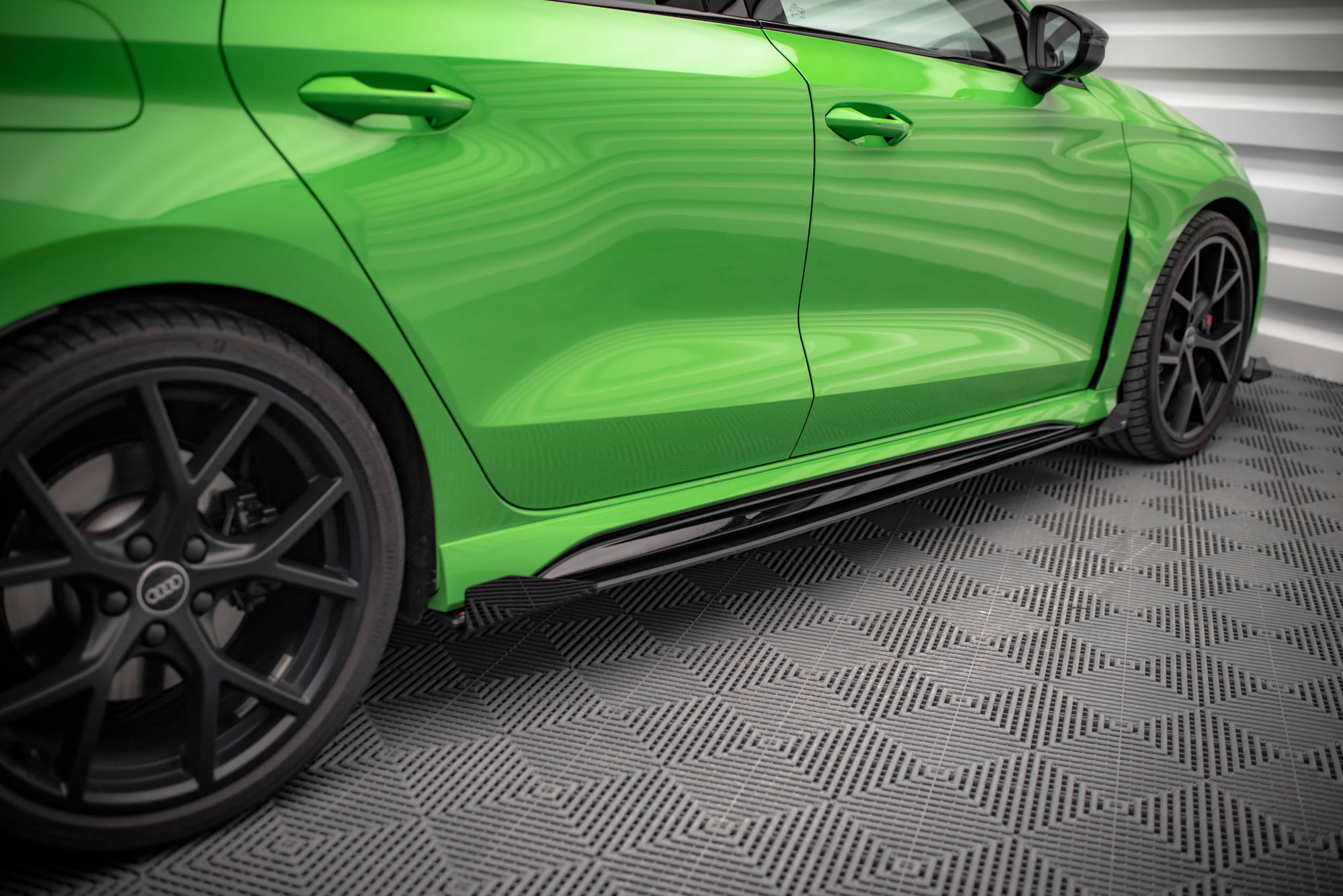 Street Pro Seitenschweller Leisten + Flaps passend für Audi RS3 Limousine 8Y schwarz Hochglanz
