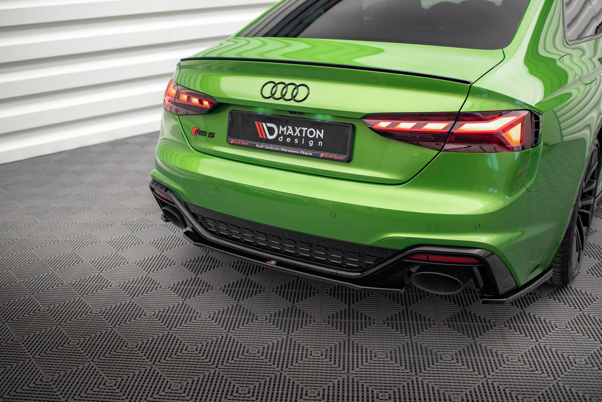 Street+ Mittlerer Diffusor Heck Ansatz passend für Audi RS5 F5 FL schwarz Hochglanz