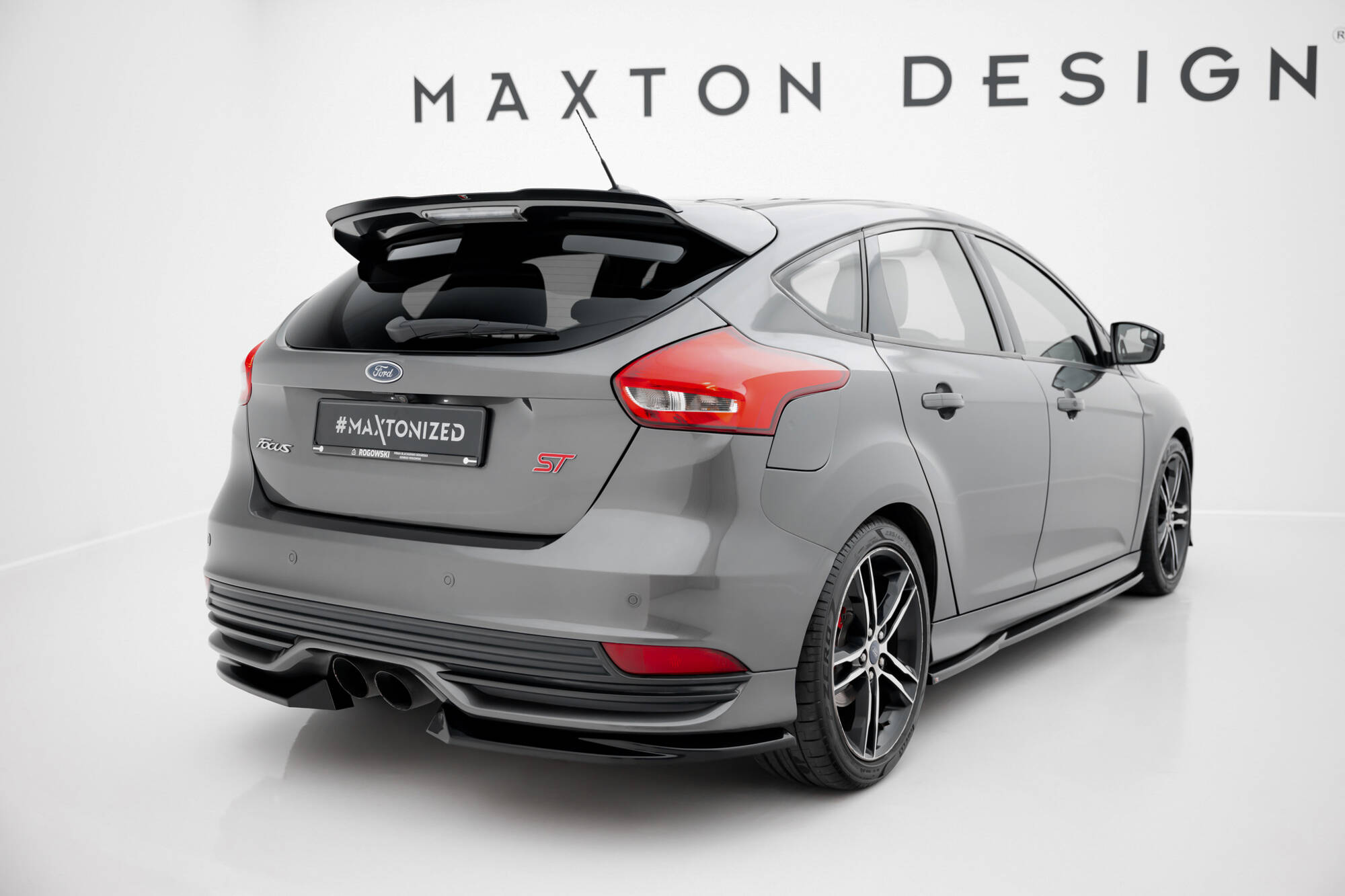 Street+ Heck Ansatz Flaps V.3 passend für Ford Focus ST Mk3 FL schwarz Hochglanz