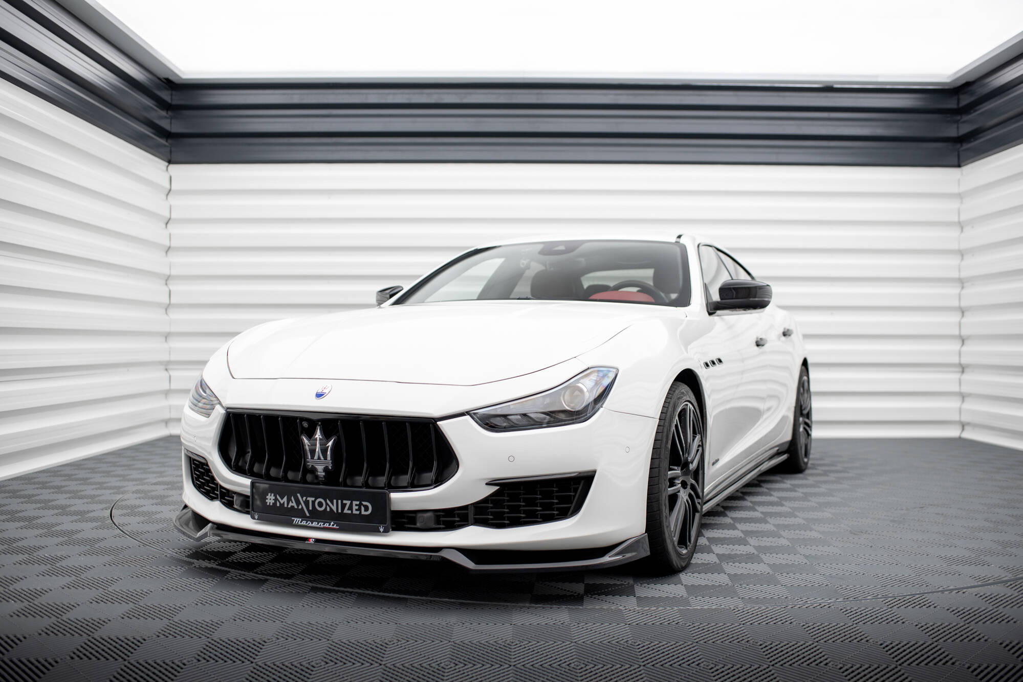 Frontlippe V.1 passend für Maserati Ghibli Mk3 FL schwarz Hochglanz
