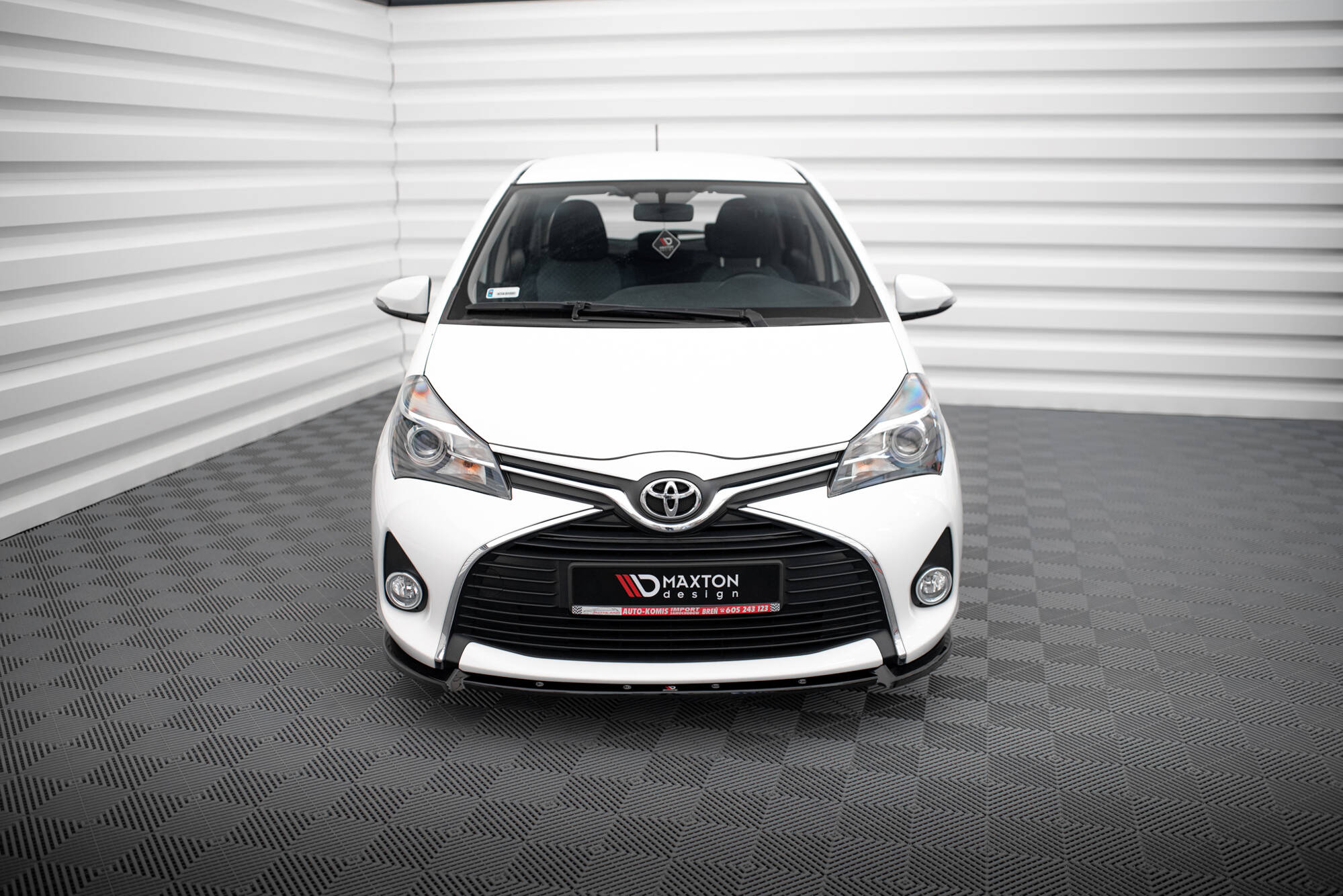 Street+ Spoilerlippe Front Ansatz passend für Toyota Yaris Mk3 FL schwarz Hochglanz