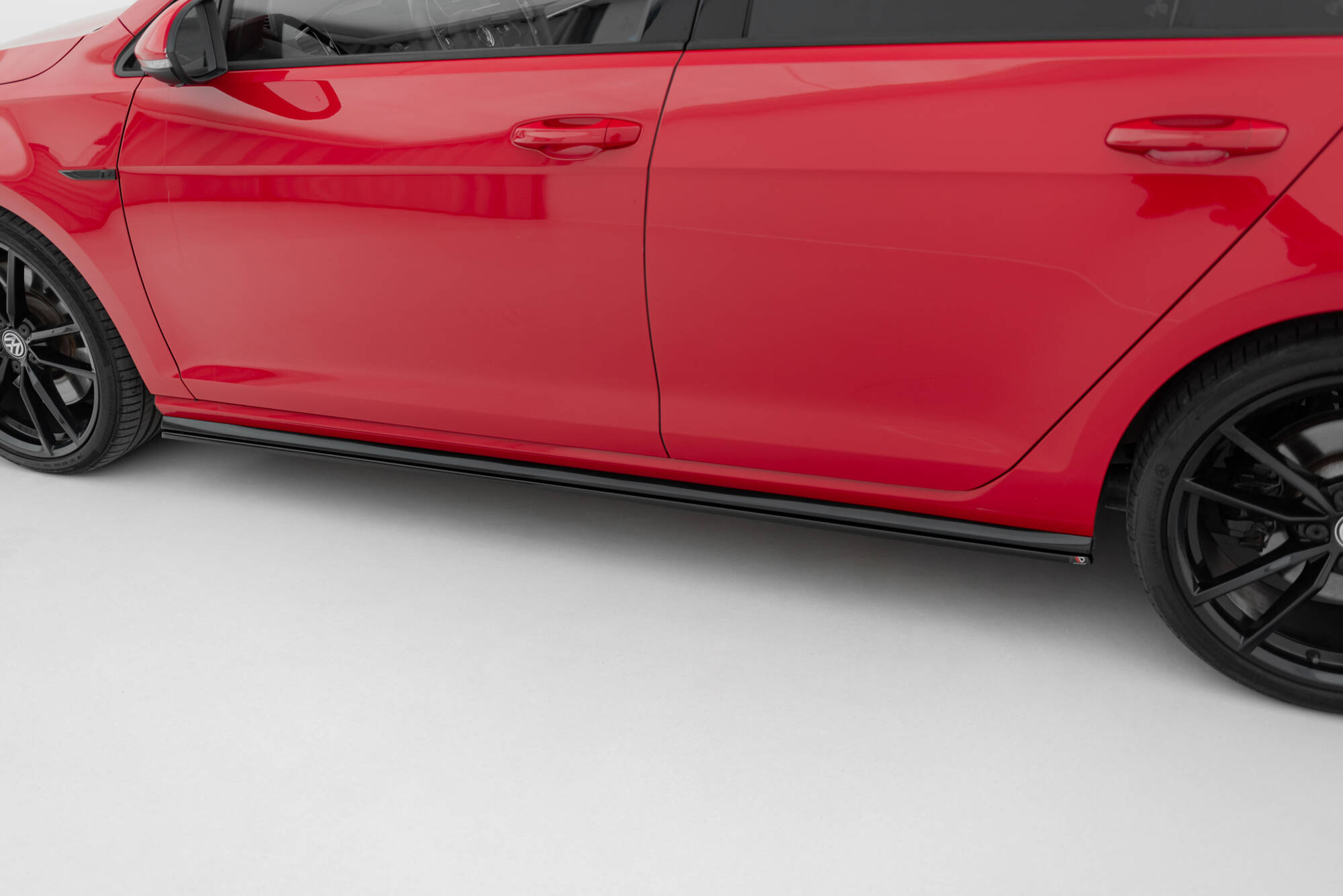 Seitenschweller Ansatz V.2 für VW Golf R / R-Line Mk7 Facelift schwarz Hochglanz