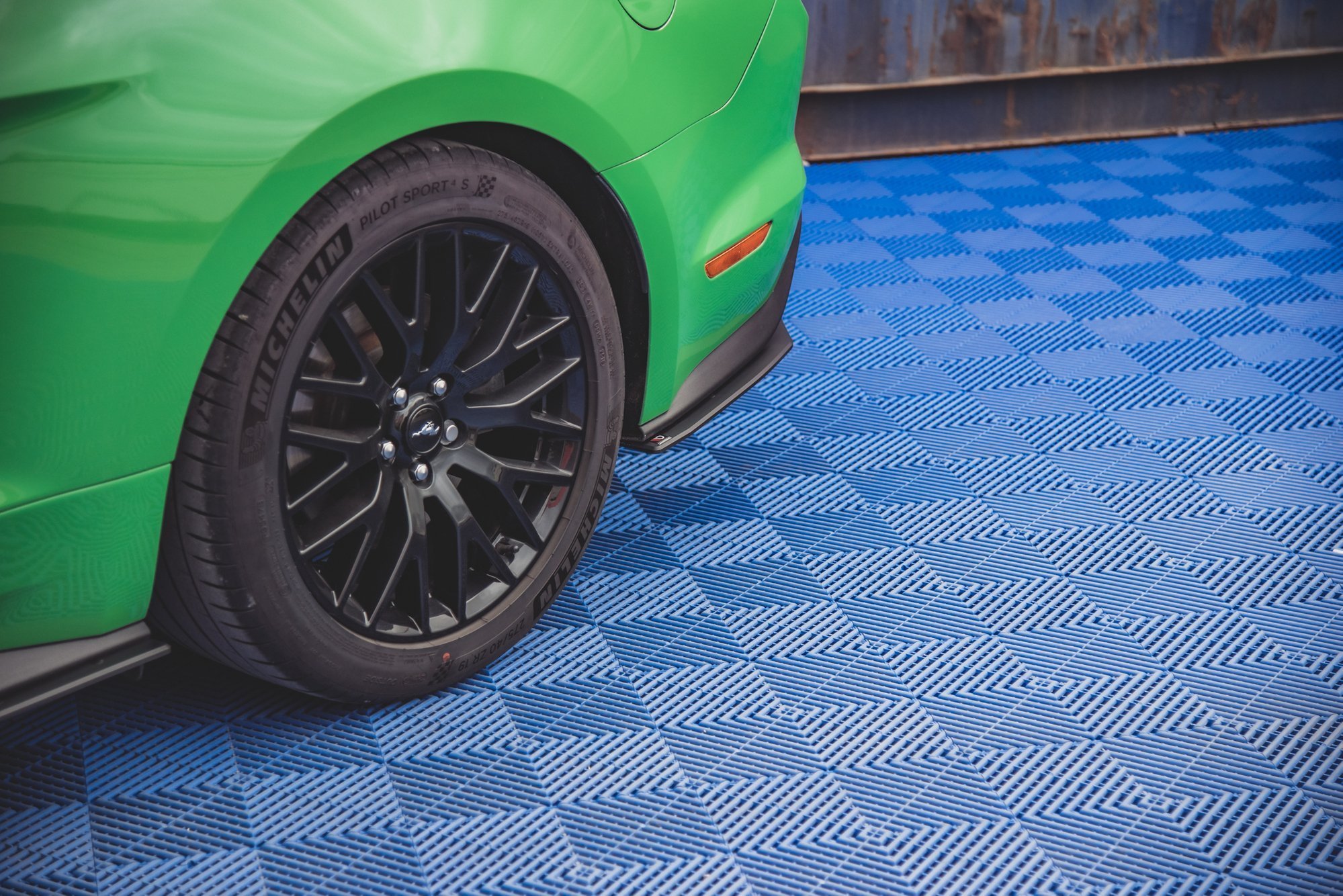 Street Pro Heck Ansatz Flaps V.1 passend für Ford Mustang GT Mk6 FL rot