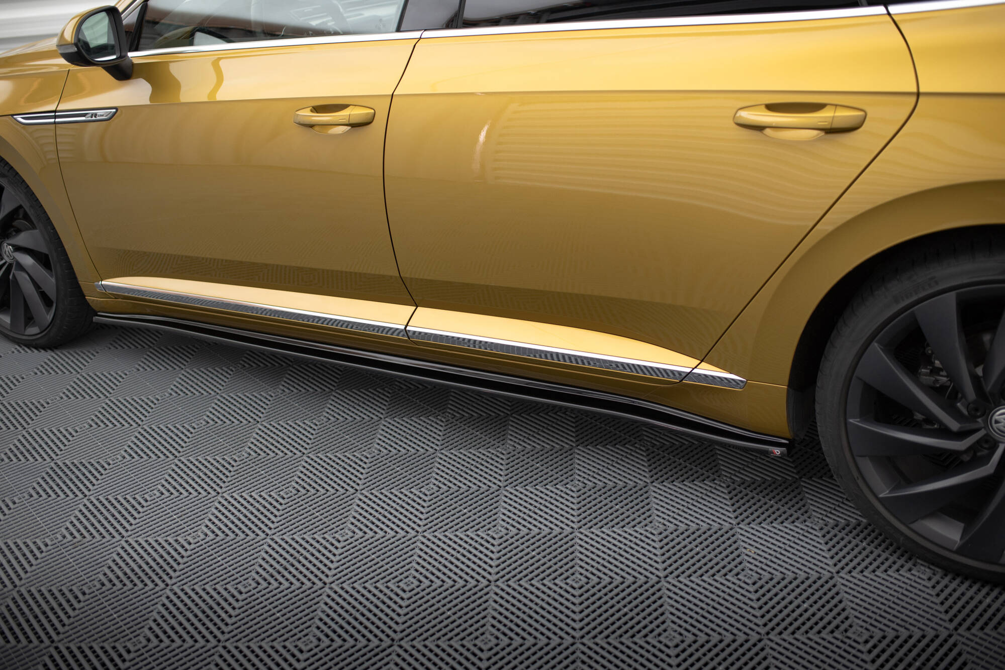Street+ Seitenschweller Leisten passend für VW Arteon R-Line Limousine / Shooting Brake Mk1 schwarz Hochglanz