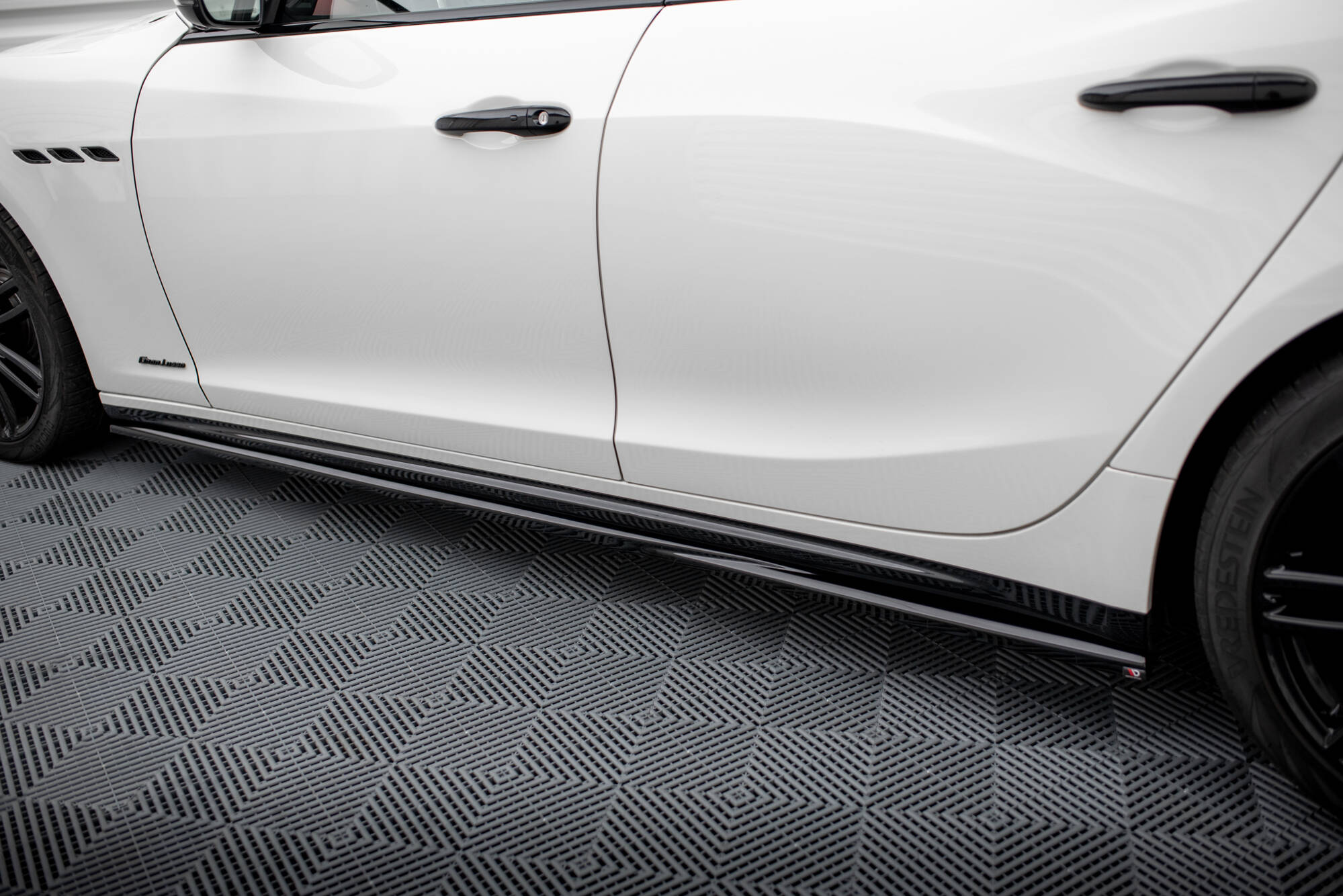 Seitenschweller Ansatz Paar passend für Maserati Ghibli Modena Mk3 FL schwarz Hochglanz