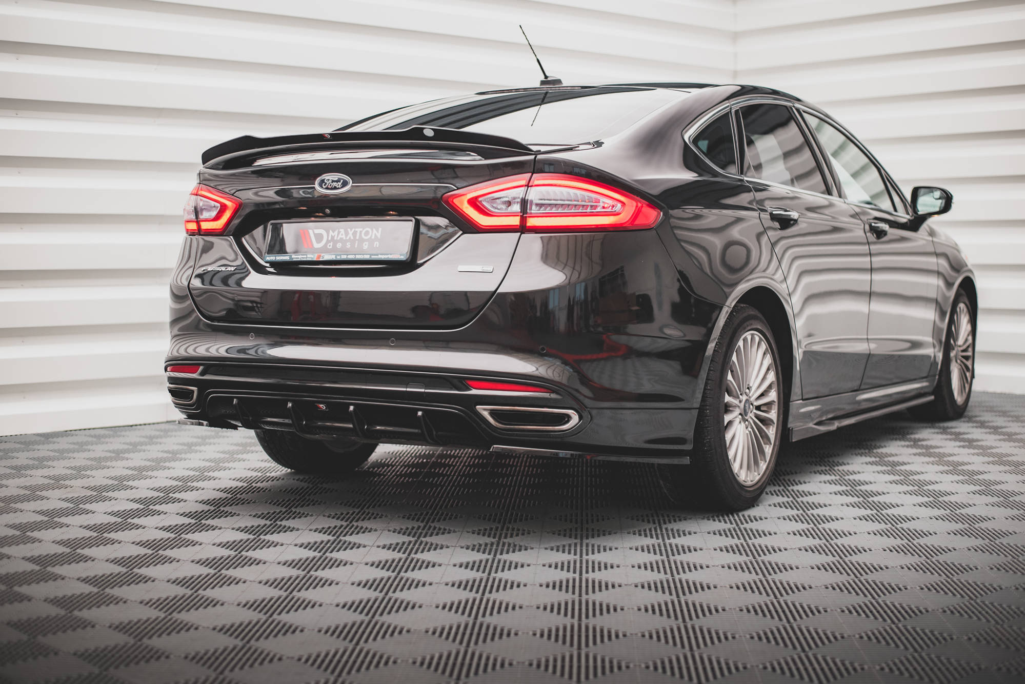 Heck Spoiler Aufsatz Abrisskante passend für Ford Mondeo Mk5 schwarz Hochglanz