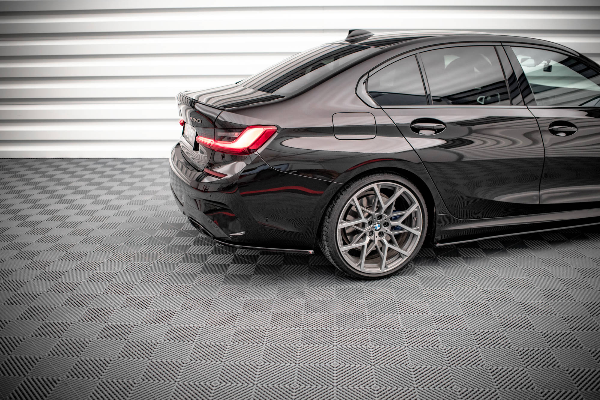 Street+ Heck Ansatz Flaps V.4 passend für BMW M340i G20 / G21 schwarz Hochglanz