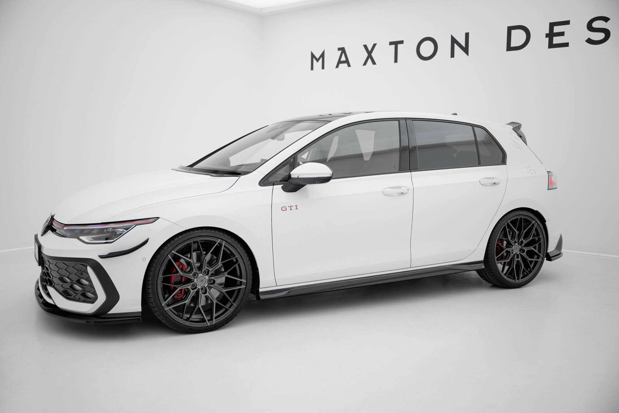 Street+ Seitenschweller Leisten V.3 passend für VW Golf GTI / GTE / GTI Clubsport / GTD / R-Line Mk8 schwarz Hochglanz