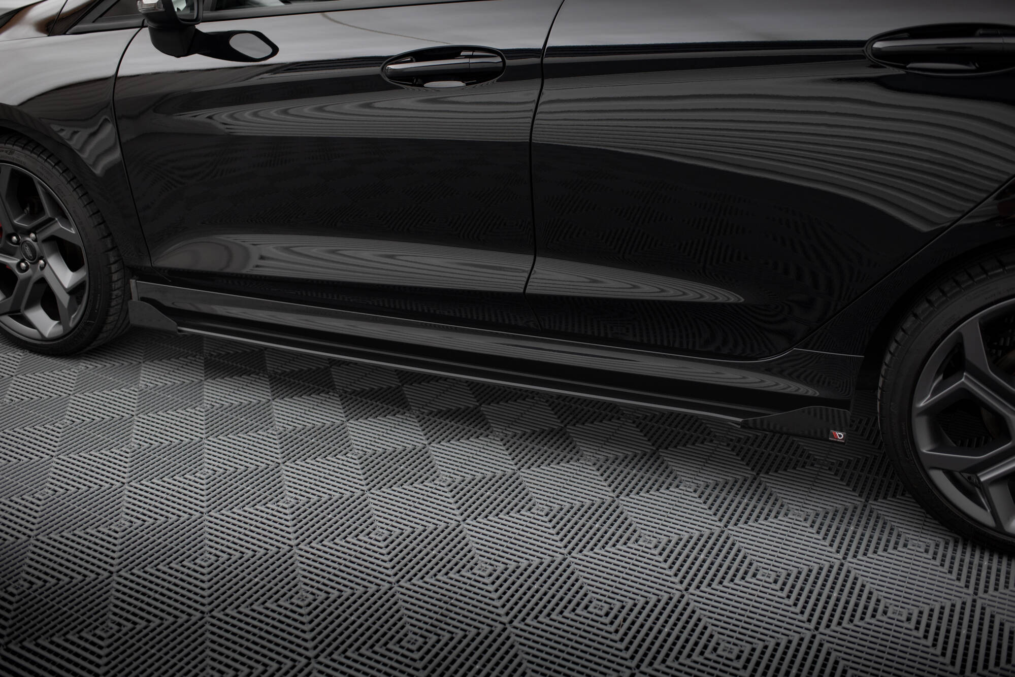 Street Pro Seitenschweller Ansatz + Flaps für Ford Fiesta ST / ST-Line Mk8 schwarz Hochglanz